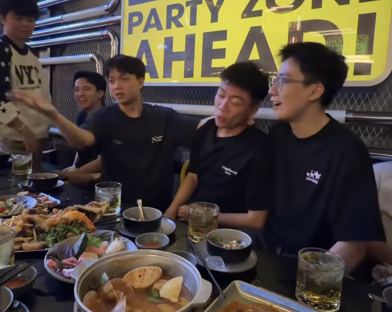 Cả bầu trời thanh xuân ùa về: Đội hình Team Flash huyền thoại bất ngờ hội tụ rôm rả- Ảnh 4.