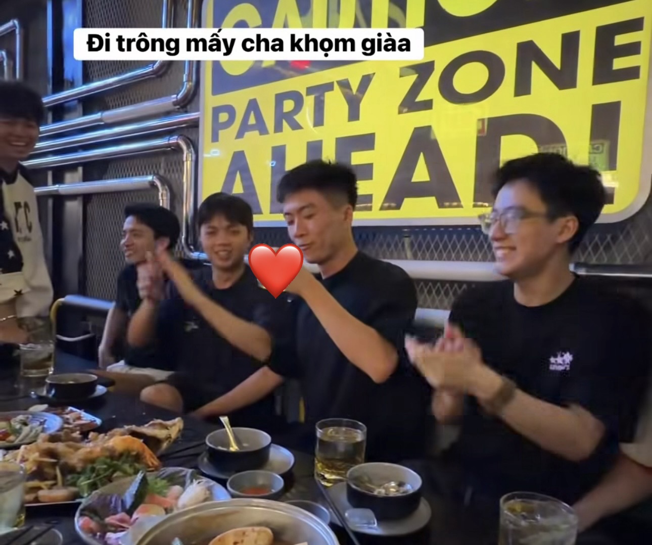 Cả bầu trời thanh xuân ùa về: Đội hình Team Flash huyền thoại bất ngờ hội tụ rôm rả- Ảnh 5.