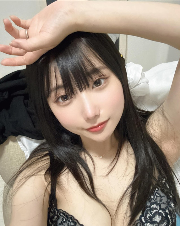 Hot girl giải nghệ, biến mất một năm để đi làm nhân viên văn phòng và cái kết đắng cay- Ảnh 1.