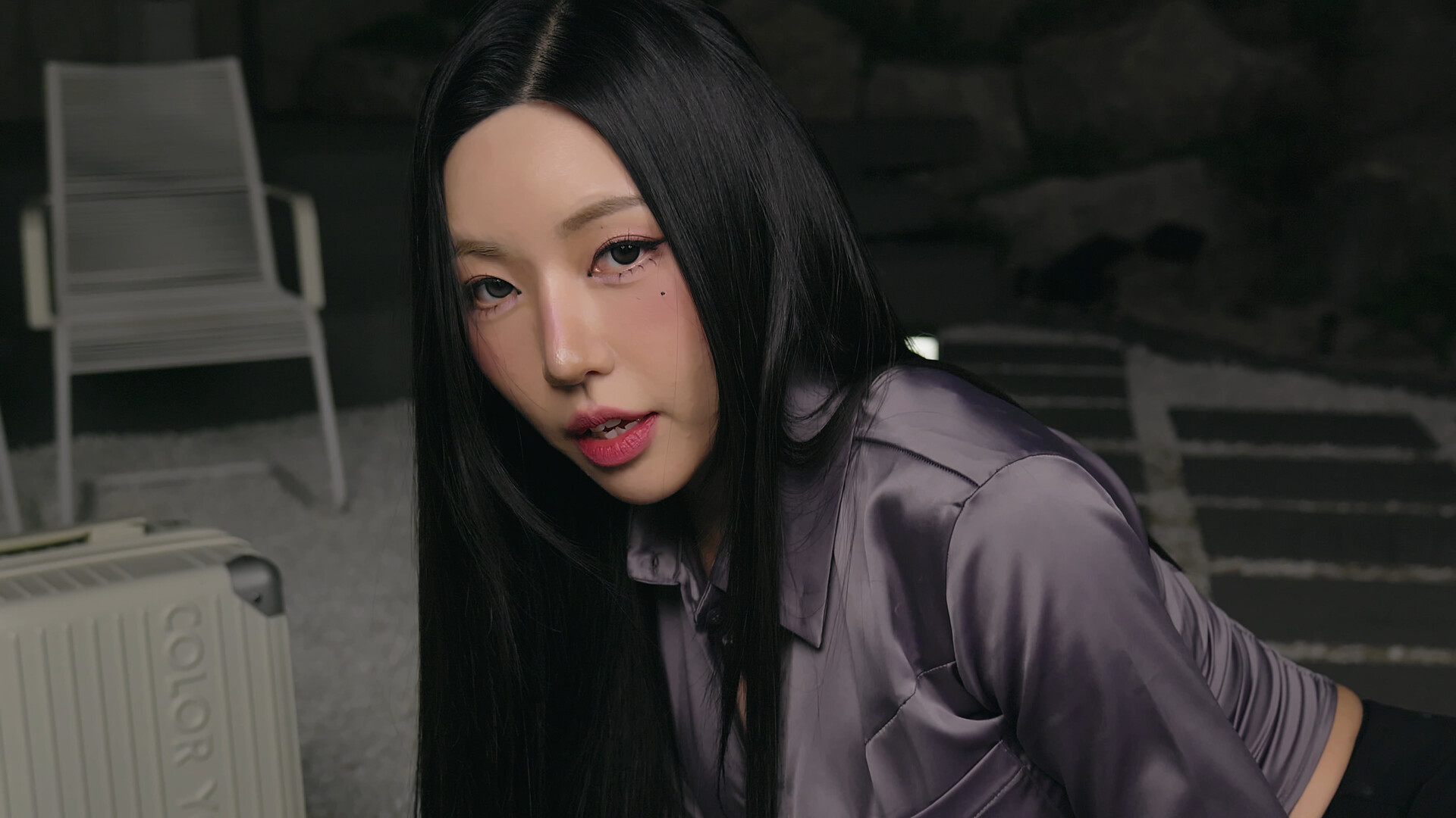 Không thể rời mắt khỏi nhan sắc "đời thực" của nữ chính trong game tình cảm bom tấn Five Hearts Under One Roof- Ảnh 2.