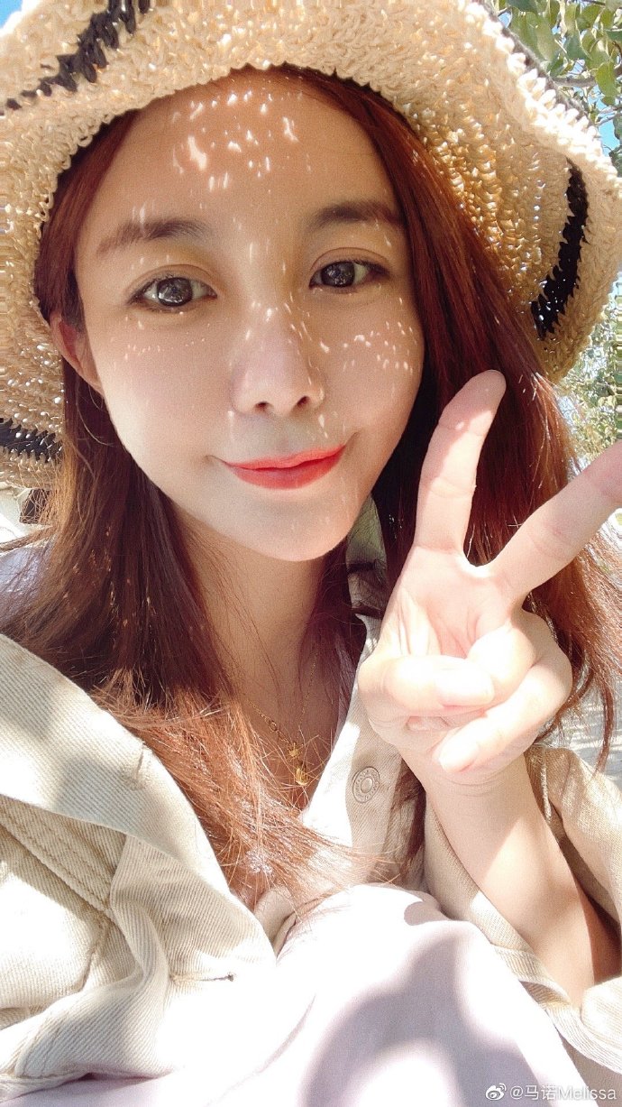 Cuộc sống hiện tại của cô gái từng viral với câu nói: "Tôi thà ngồi khóc trong xe BMW còn hơn ngồi cười sau xe đạp"?- Ảnh 4. Cuộc sống hiện tại của cô gái từng viral với câu nói: "Tôi thà ngồi khóc trong xe BMW còn hơn ngồi cười sau xe đạp"?- Ảnh 4.