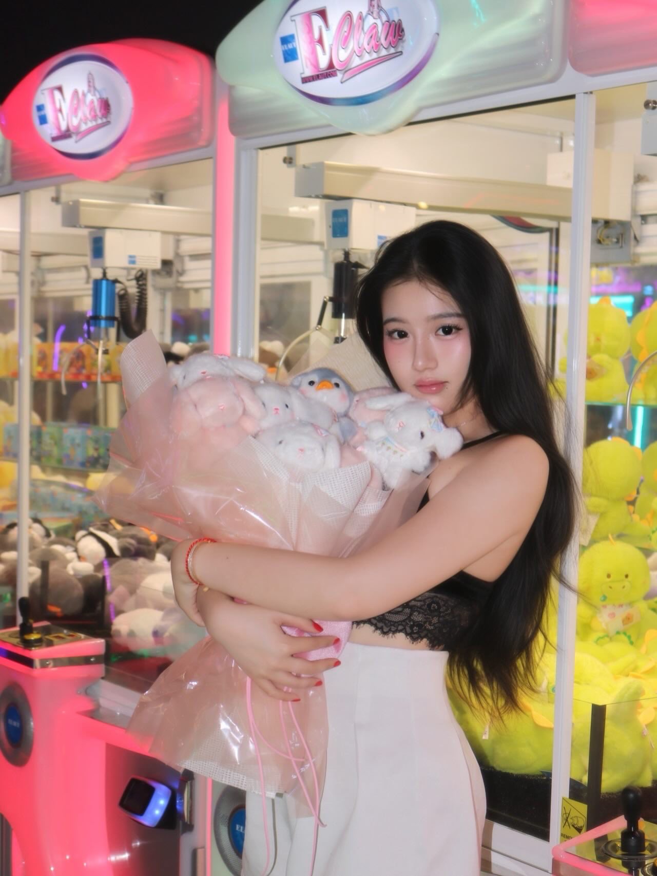 Khoảnh khắc "gắp thú bông" của hot girl xinh đẹp khiến người xem phải thốt lên "tuyệt đối điện ảnh"- Ảnh 3.