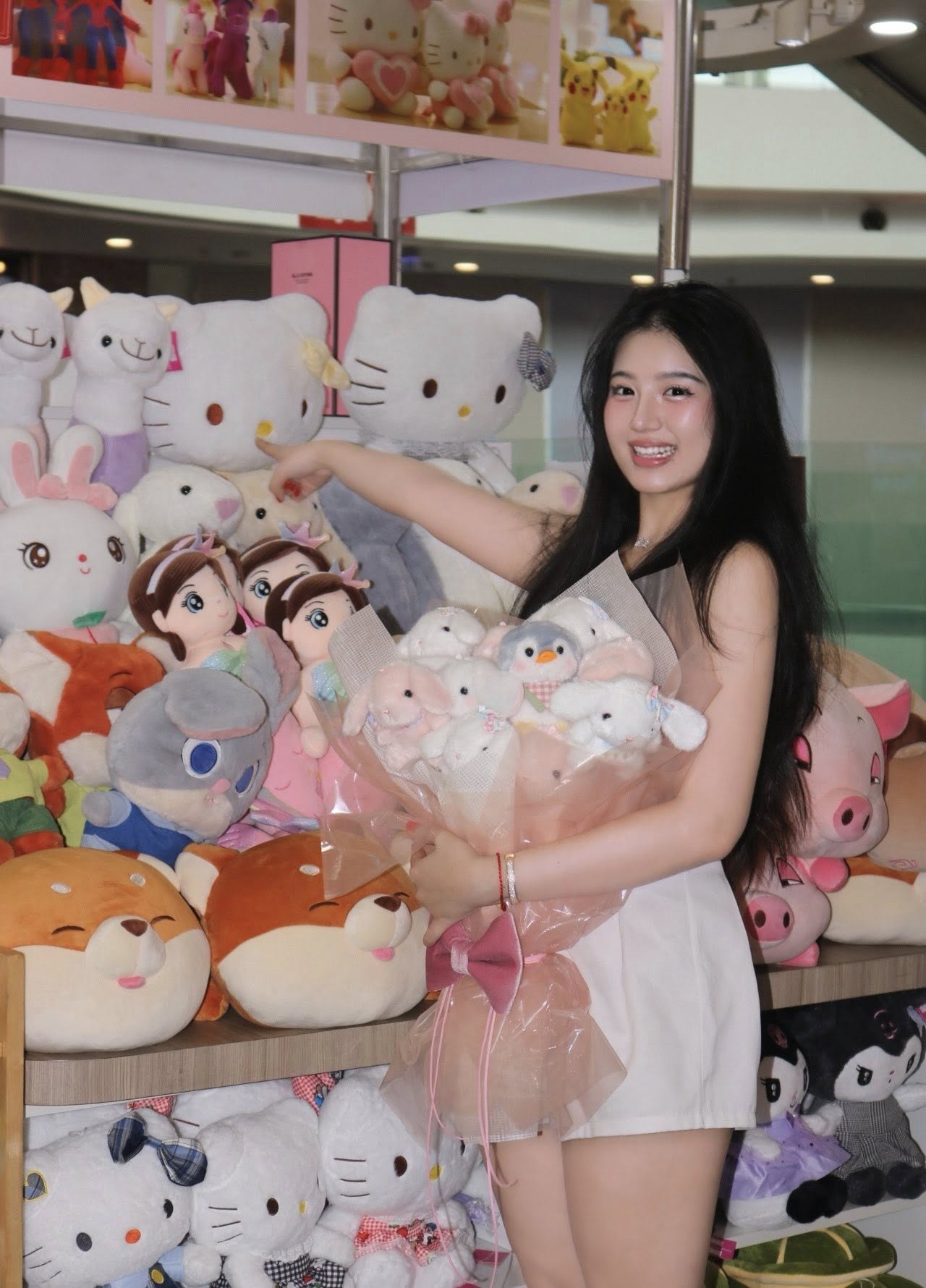 Khoảnh khắc "gắp thú bông" của hot girl xinh đẹp khiến người xem phải thốt lên "tuyệt đối điện ảnh"- Ảnh 6.