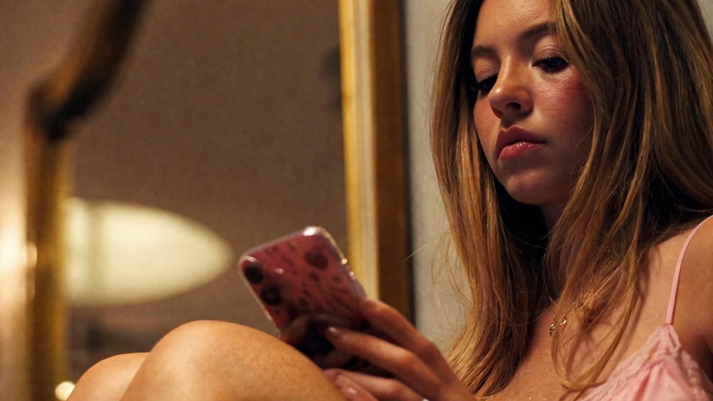 Cảnh nóng điên rồ đến mức bị cắt trong phim 18+ đang thống trị toàn cầu- Ảnh 5.