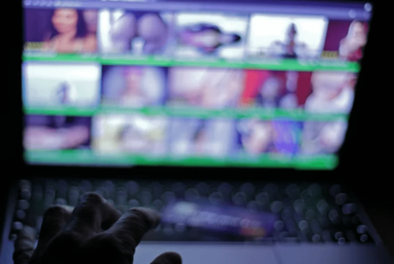 Tưởng "xem vụng" web đen là không ai biết? 7 dấu hiệu smartphone "biến chất" tố cáo bạn đã lọt vào tầm ngắm của hacker!- Ảnh 2. Tưởng "xem vụng" web đen là không ai biết? 7 dấu hiệu smartphone "biến chất" tố cáo bạn đã lọt vào tầm ngắm của hacker!- Ảnh 2.