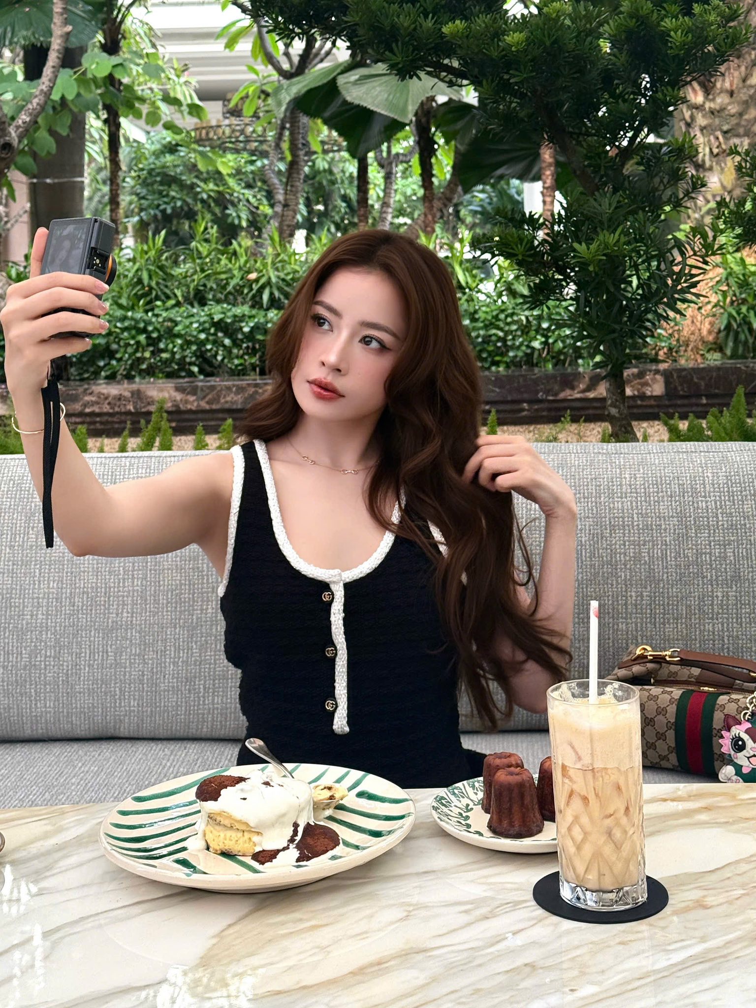 Vbiz có mỹ nhân được báo Trung khen đẹp nhất Việt Nam, đứng cạnh sao quốc tế nhưng chưa biết "lép vế" là gì- Ảnh 3.