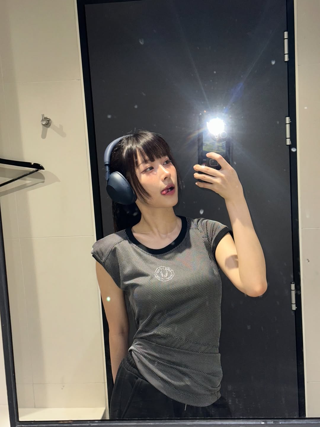 Nhan sắc gây mê của hot girl Thái Lan tại lễ hội té nước, hứng trọn combo đến "ướt nhẹp" vẫn cực kỳ quyến rũ- Ảnh 1.