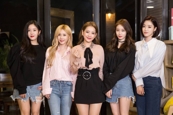 Vbiz có mỹ nhân được báo Trung khen đẹp nhất Việt Nam, đứng cạnh sao quốc tế nhưng chưa biết "lép vế" là gì- Ảnh 10.