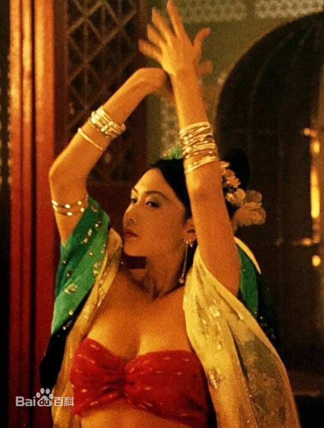 Nữ thần gợi cảm bậc nhất Hong Kong khiến Thành Long, Châu Tinh Trì say đắm- Ảnh 2.