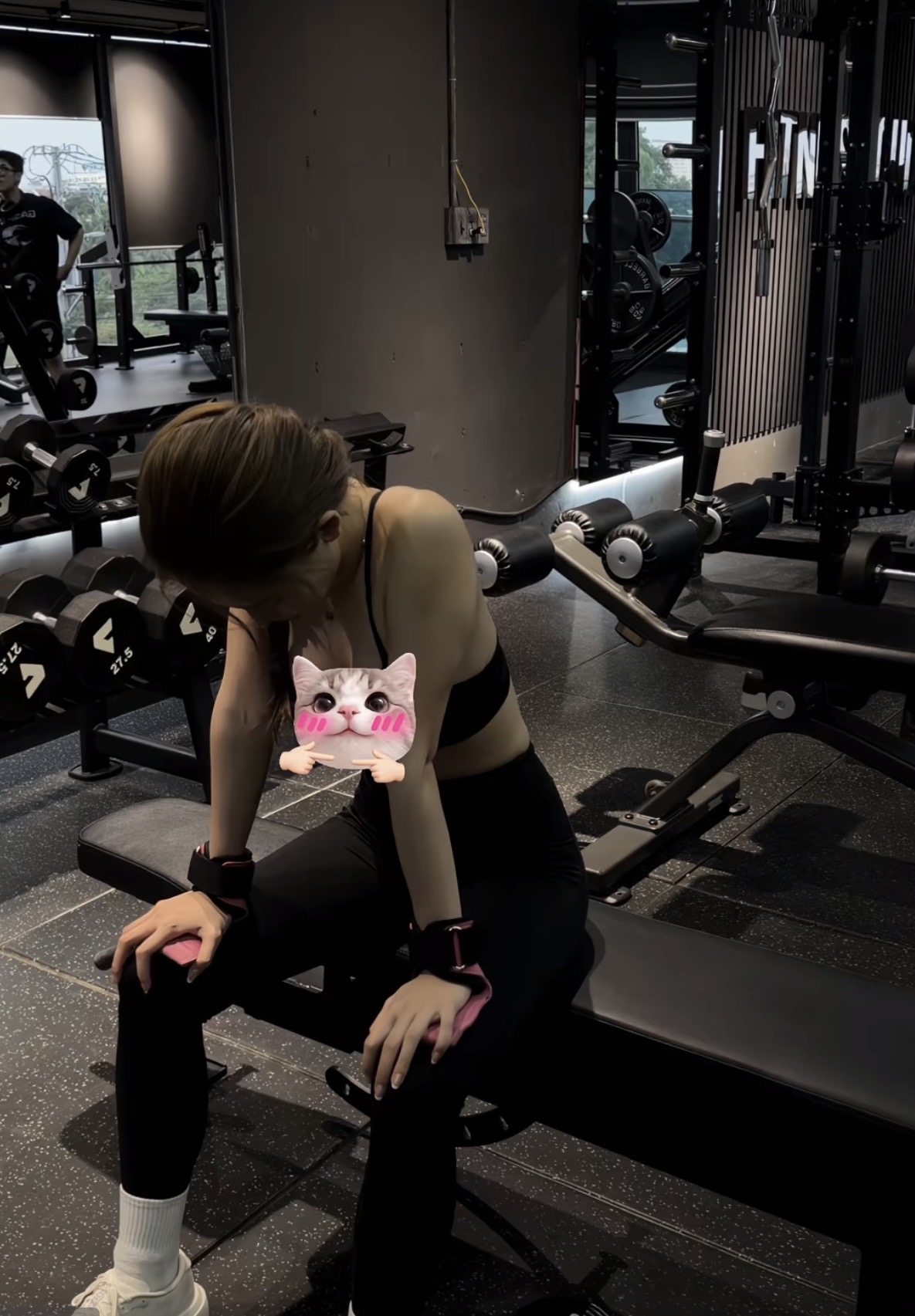 Hà Môi chẳng ngại "var", thể hiện thái độ khi bị mỉa mai "làm màu" ở phòng gym- Ảnh 1.