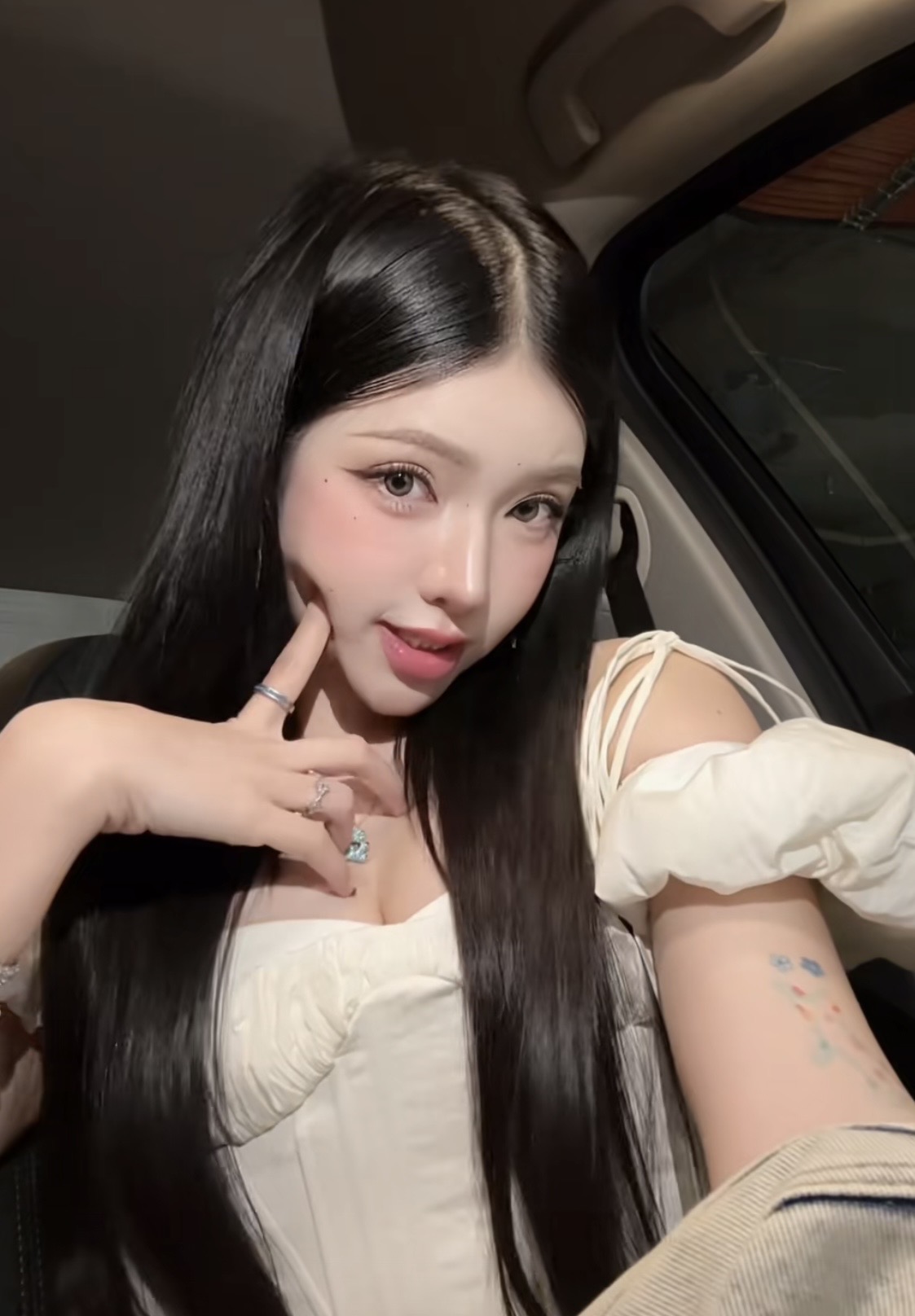 Thăng hạng nhan sắc ngoạn mục, Ciin gây sốc với bình luận về bản thân trong quá khứ- Ảnh 1.