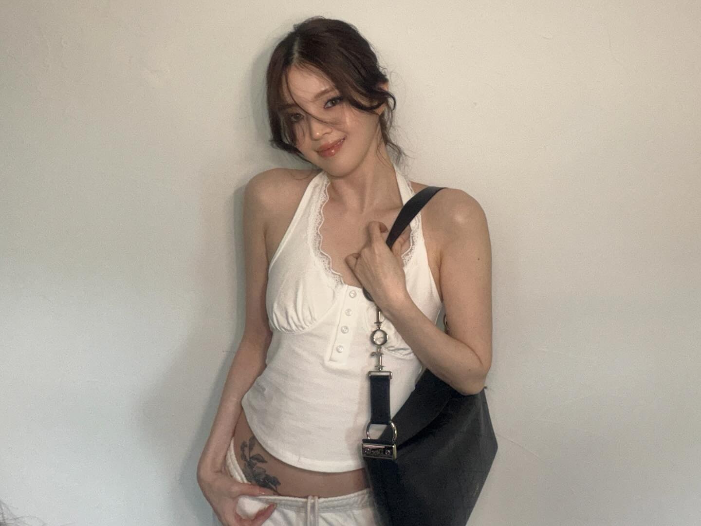 Han So Hee gây sốt với visual đỉnh chóp trong loạt ảnh mới- Ảnh 1.