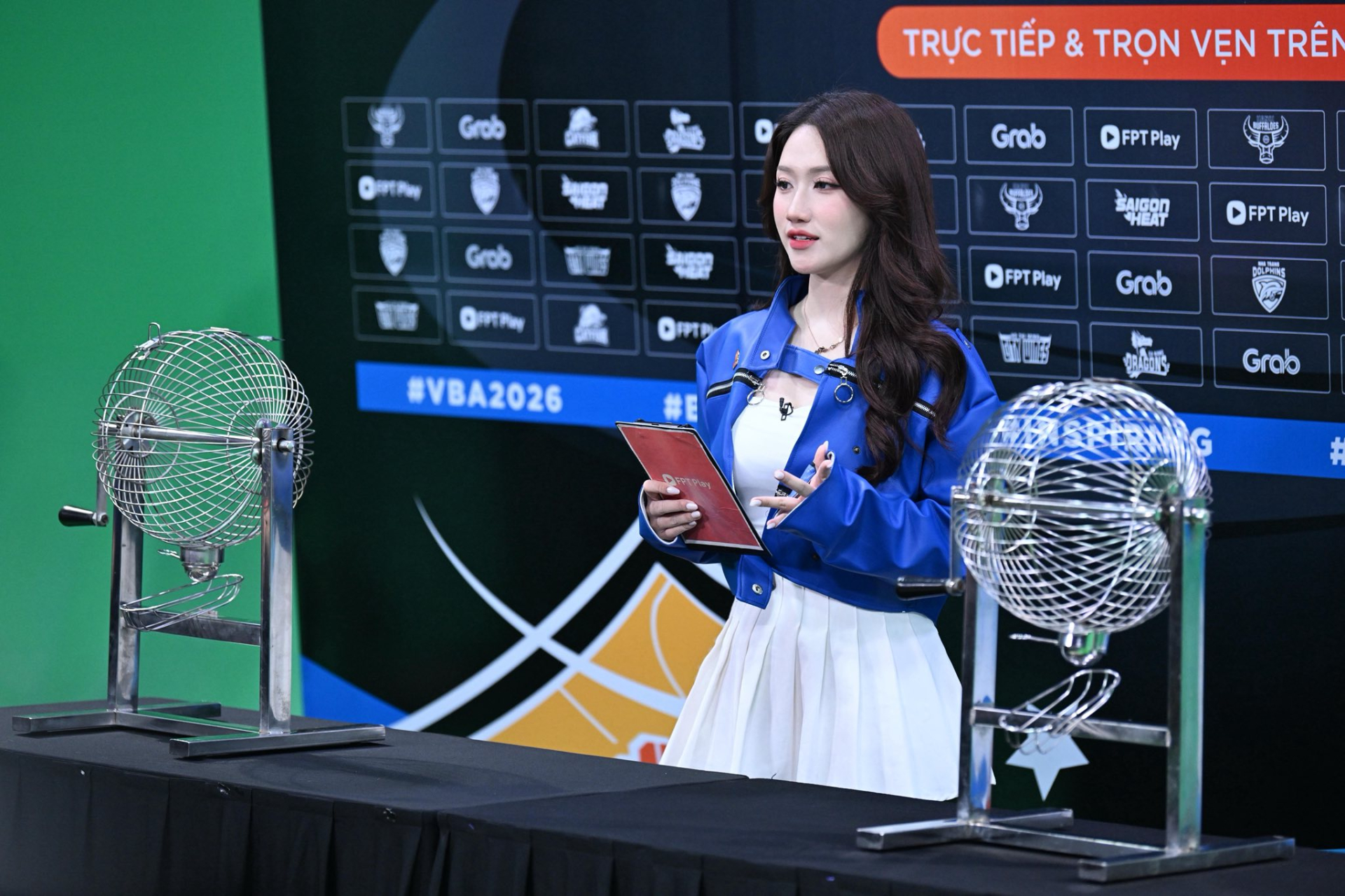 MC Linh Nắng "đổi style", khiến fan chỉ biết ngắm nhìn- Ảnh 4.