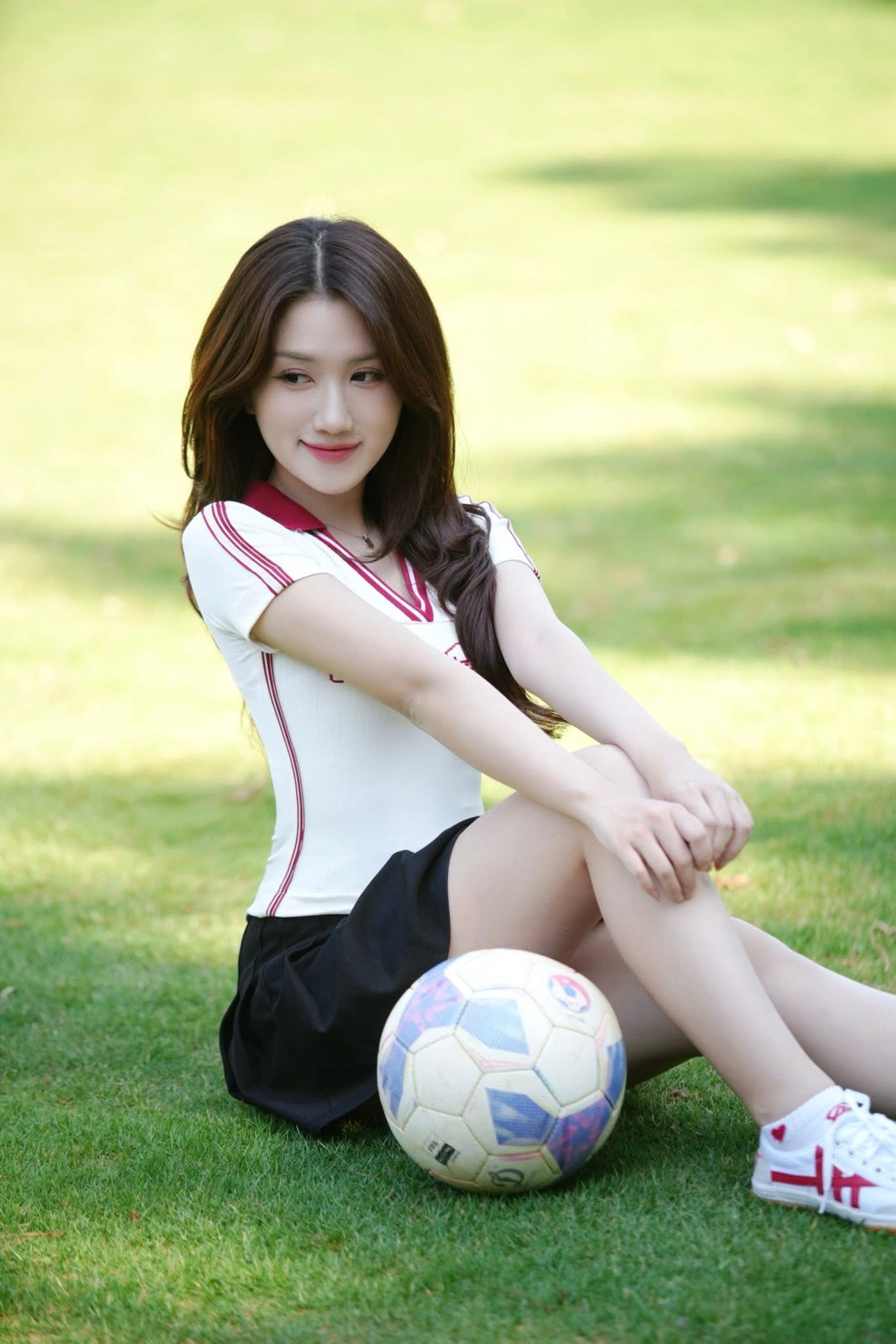 MC Linh Nắng ngày càng nhuận sắc, fan nam rần rần nghi vấn hot girl can thiệp dao kéo- Ảnh 4.