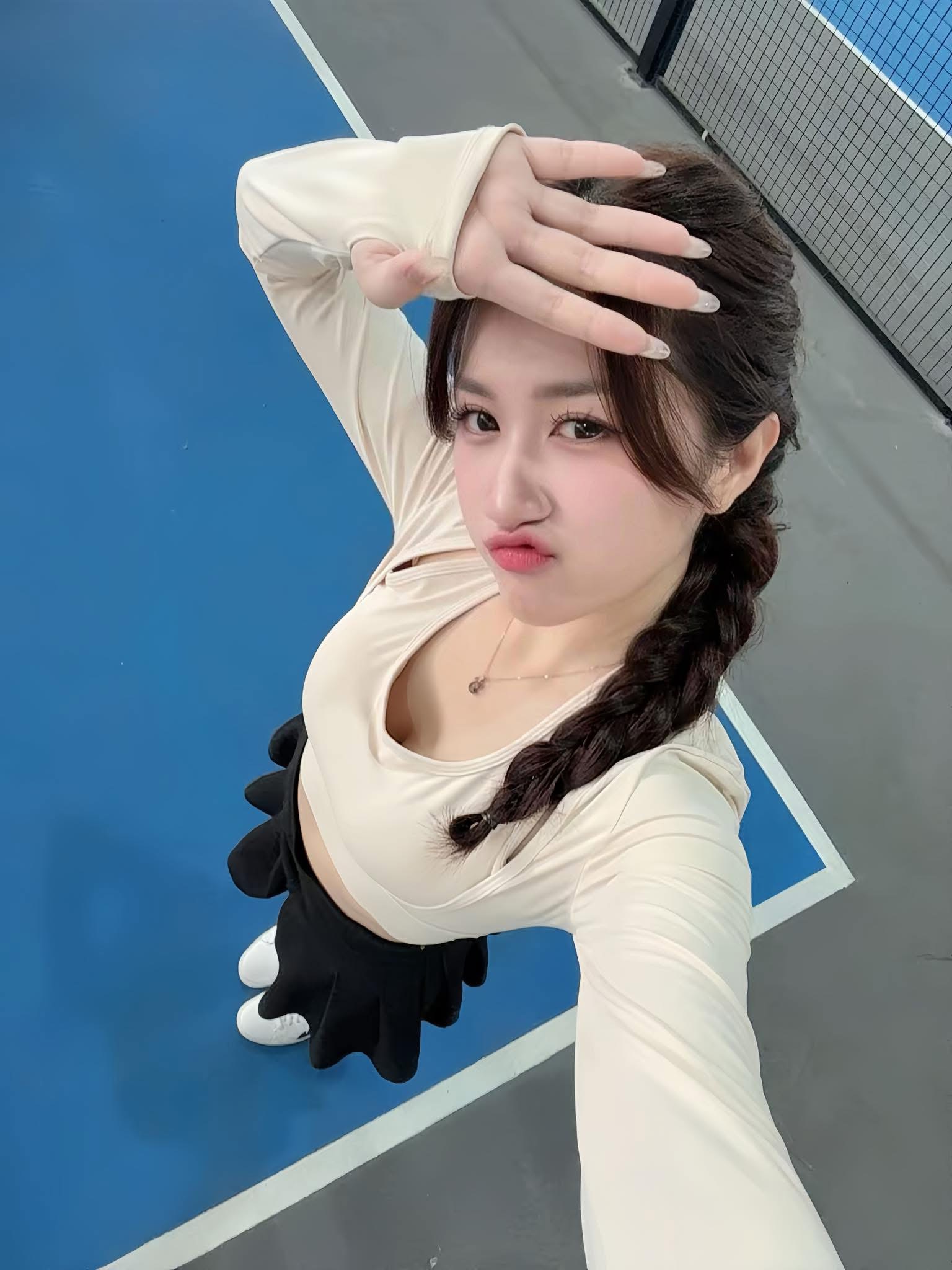 MC Linh Nắng ngày càng nhuận sắc, fan nam rần rần nghi vấn hot girl can thiệp dao kéo- Ảnh 6.