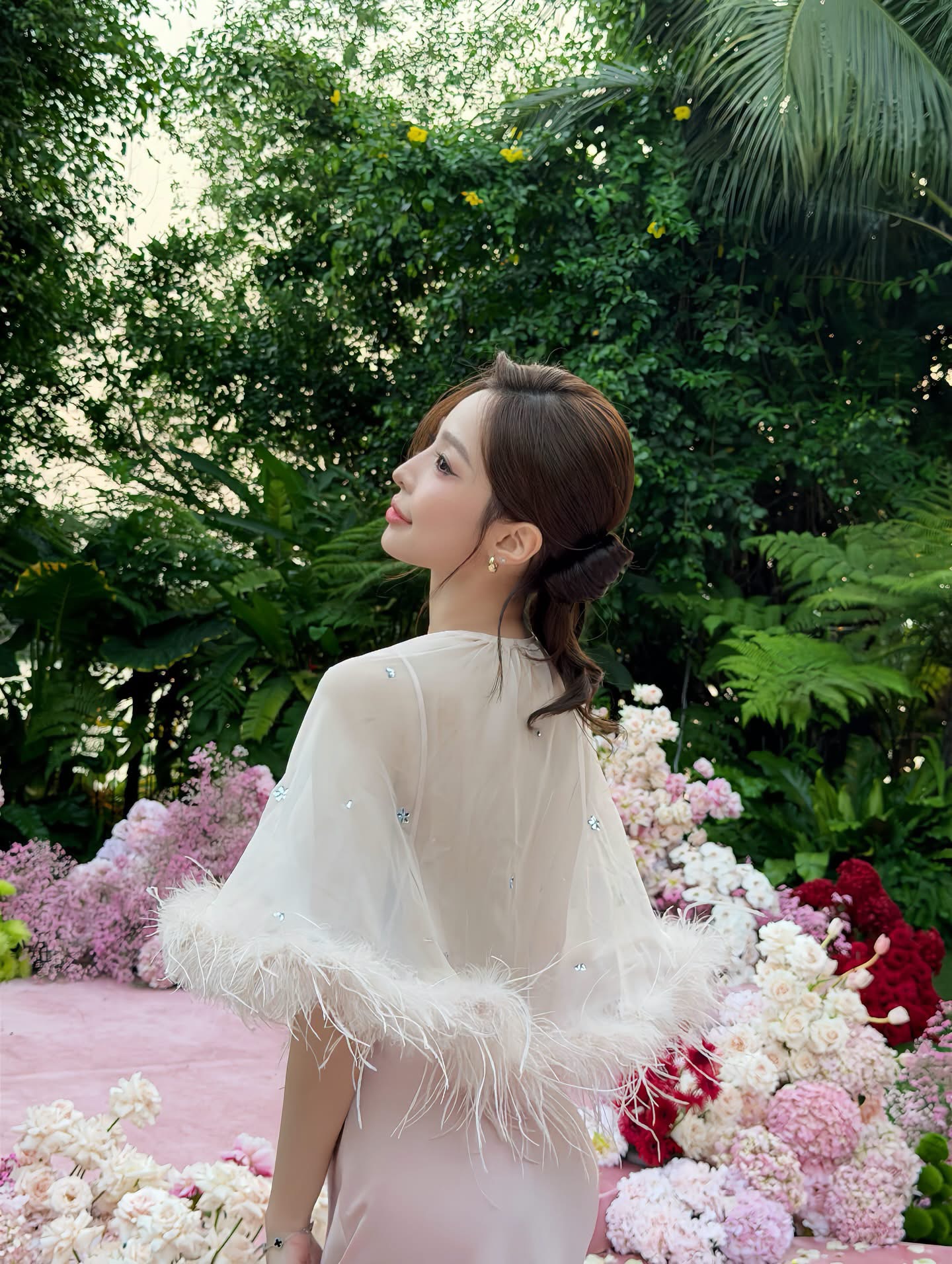 Nhan sắc mặn mà của Tammy Phạm, lưng trần quyến rũ tựa nàng thơ đời thực- Ảnh 2.