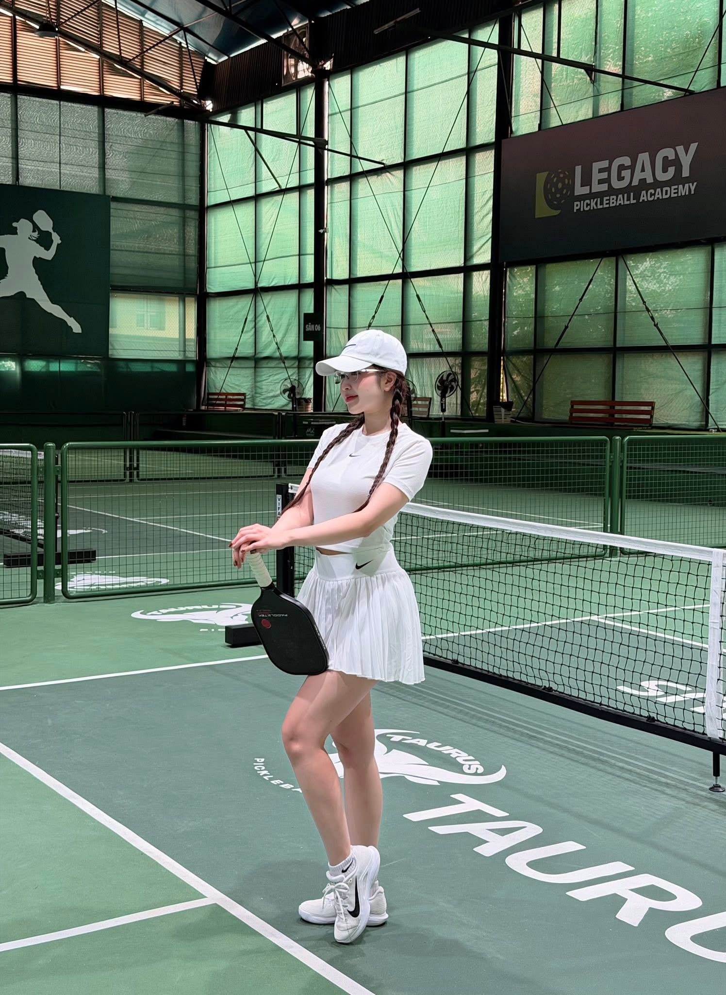 Hot girl chạm ngưỡng 30 vẫn khiến fan "lạc lối" vì vẻ ngoài "em chưa 18"- Ảnh 3.