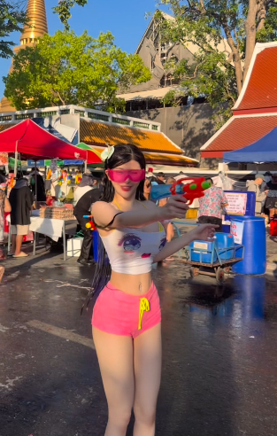 Chơi té nước, hot girl hút gần 4 triệu lượt xem, viral xuyên quốc gia khiến cả cộng đồng mạng Việt Nam thích thú- Ảnh 3.