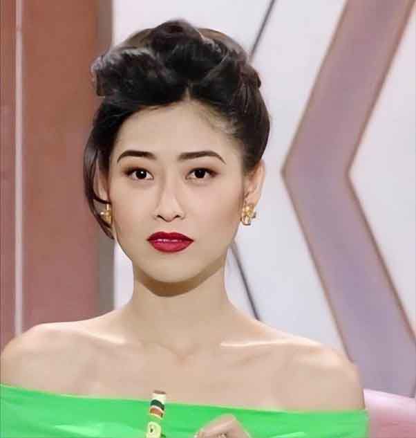 Cuộc đời của "nữ hoàng phim nóng" cởi đồ để nổi tiếng rồi mặc lại để trở thành ảnh hậu- Ảnh 1.