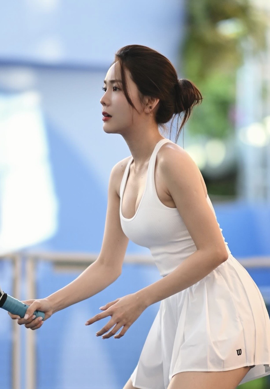 Đứng hình trước màn cưỡi ngựa thần sầu của hot girl làng Pick- Ảnh 1.