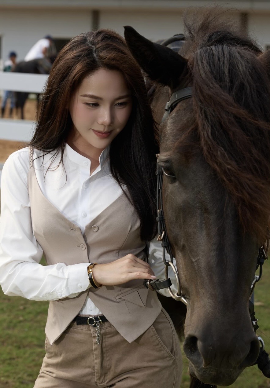 Đứng hình trước màn cưỡi ngựa thần sầu của hot girl làng Pick- Ảnh 9.