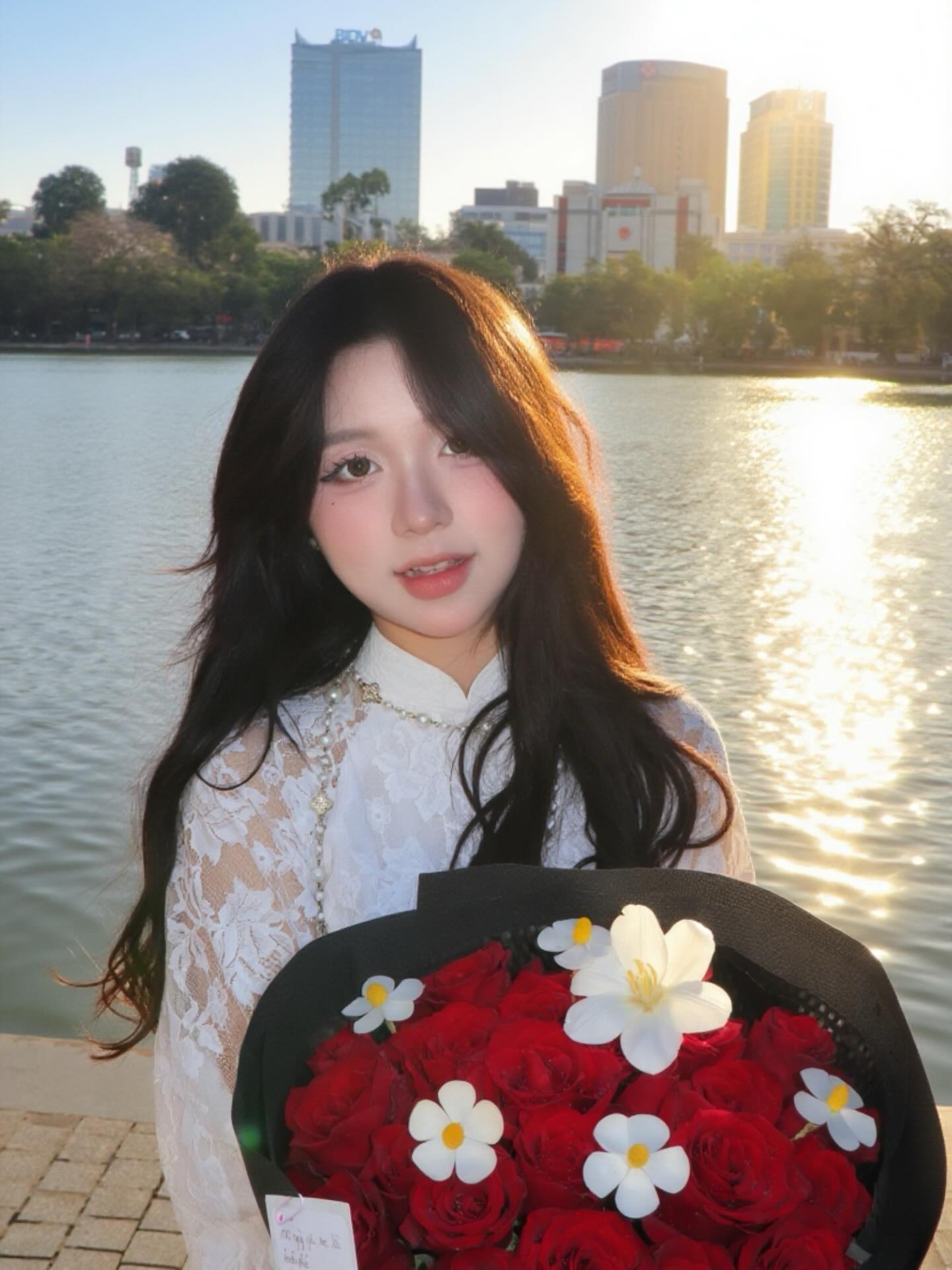 Hot girl phòng nét 2k6, khiến anh em game thủ ngây ngất trước nhan sắc "10/10"- Ảnh 2.