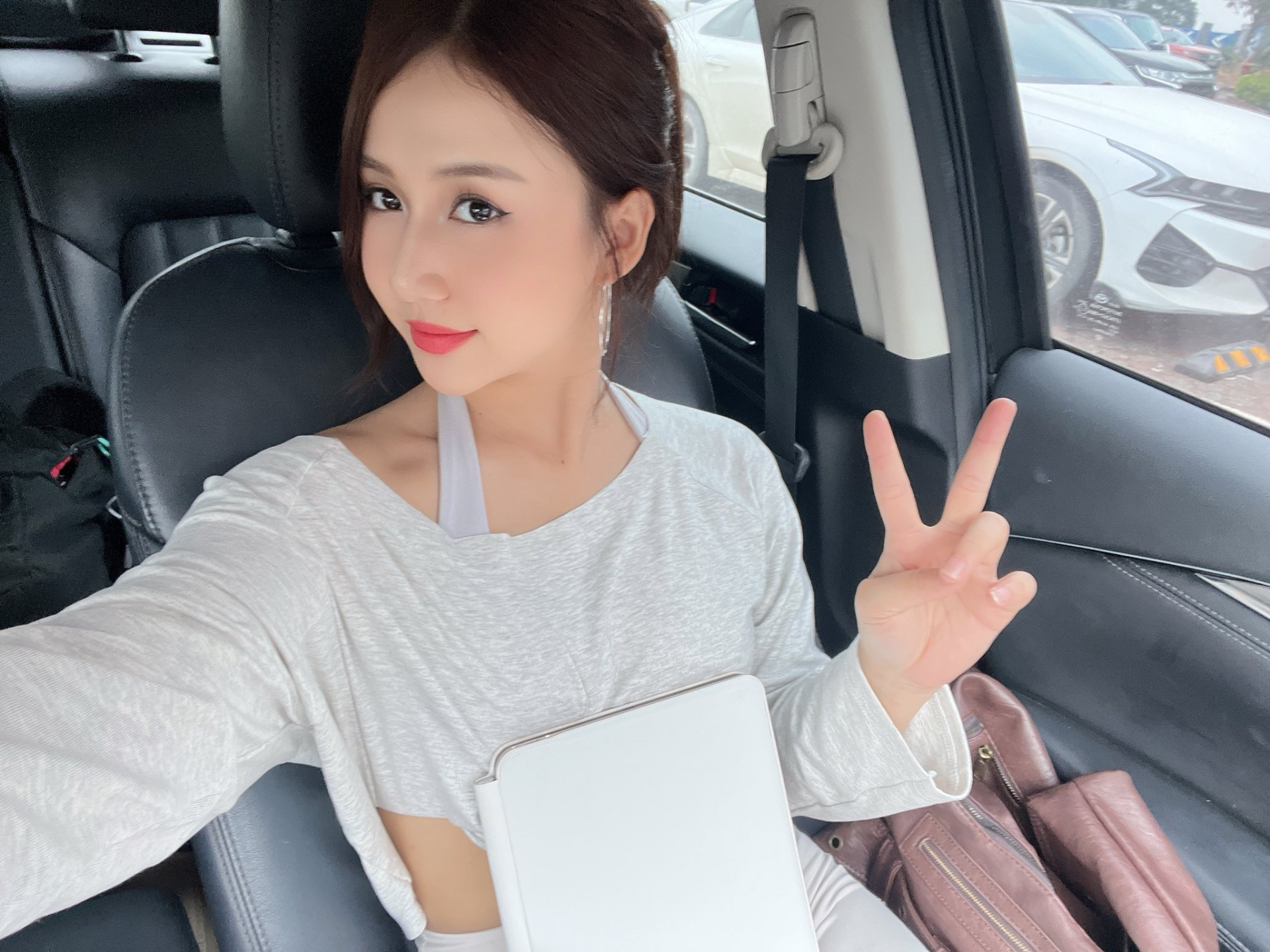 "Comeback" với bộ ảnh mới, Như Lê khiến người xem "rụng rời" với nhan sắc thăng hạng- Ảnh 4.