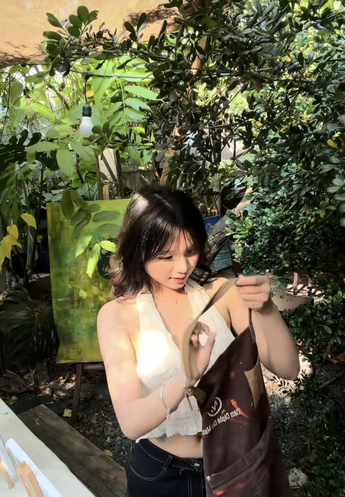 Nụ cười gây thương nhớ của gái xinh vẽ tranh, cầm cọ nhưng khiến trái tim fan nam tan chảy- Ảnh 5.