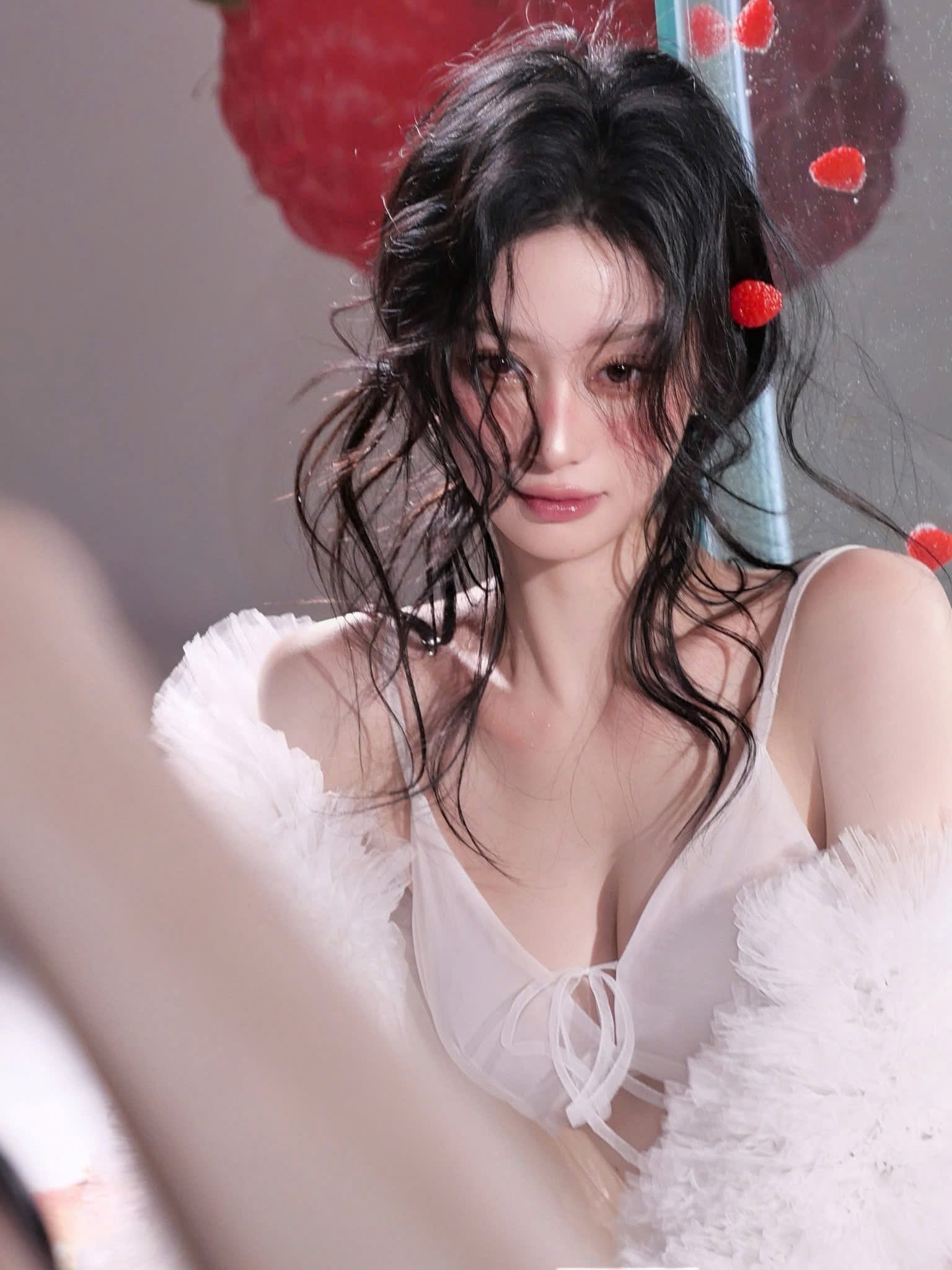 Jun Vũ cosplay Boa Hancock theo phong cách "kín cổng cao tường"- Ảnh 3.