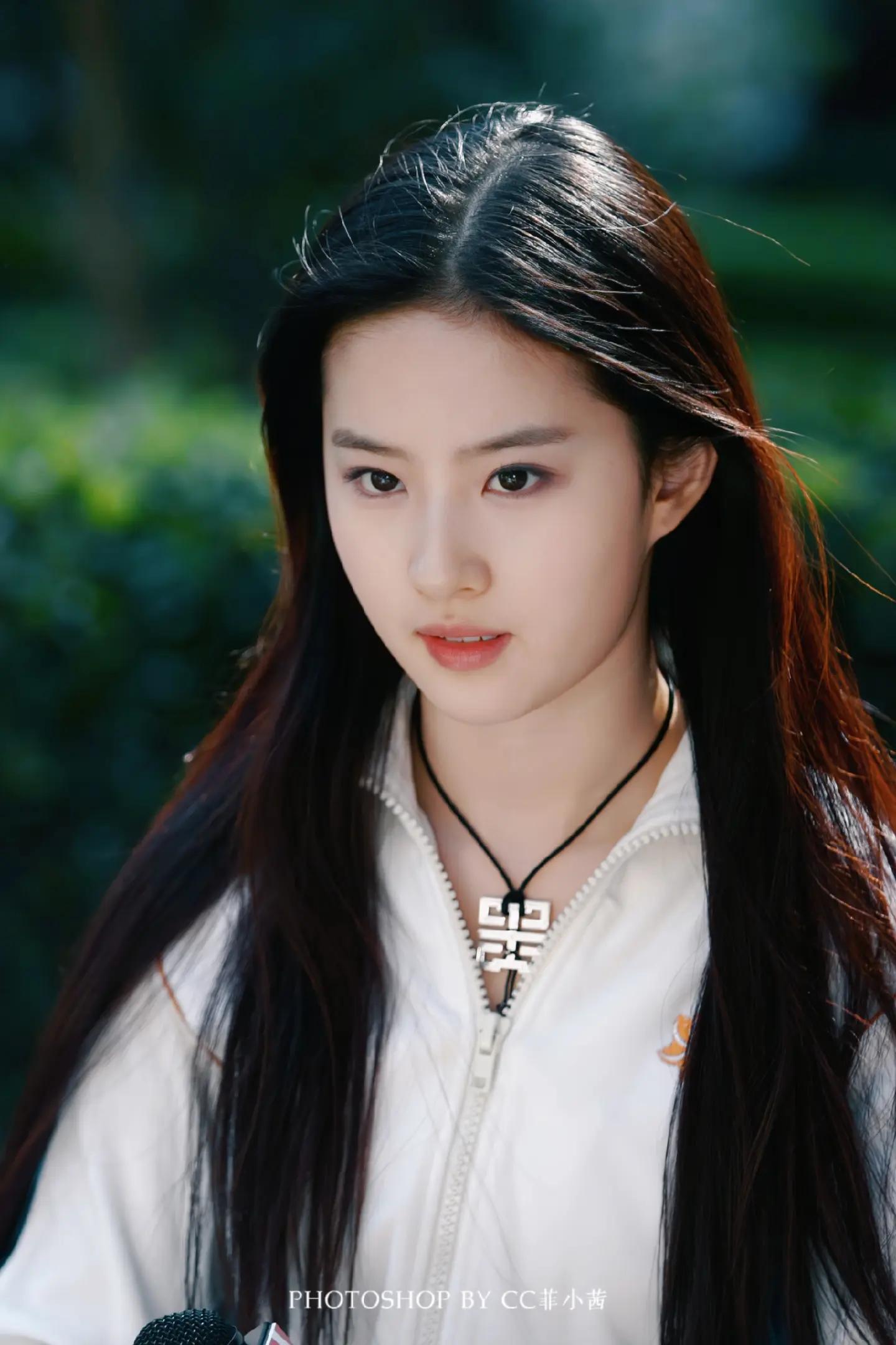 Nhìn Lưu Diệc Phi 25 năm trước đúng là visual 