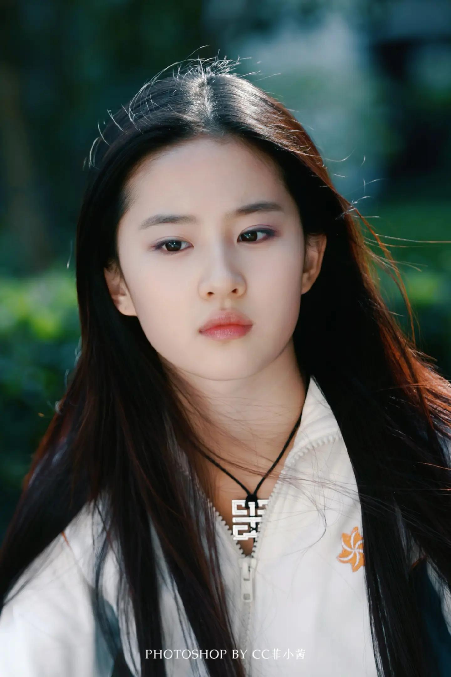 Nhìn Lưu Diệc Phi 25 năm trước đúng là visual 