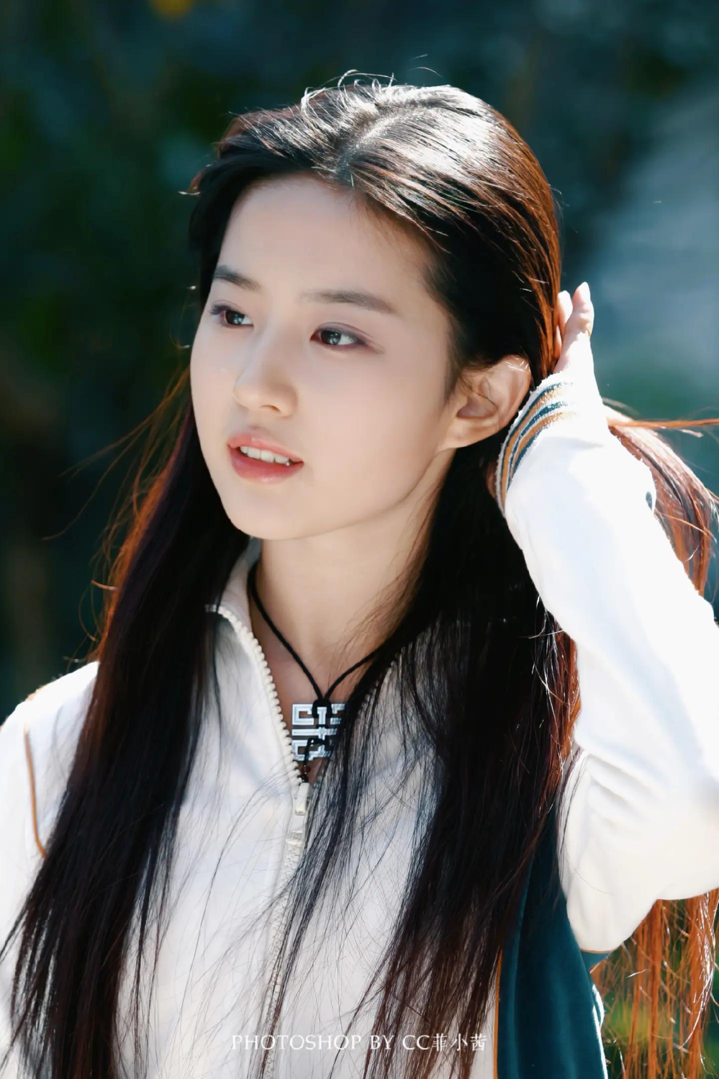 Nhìn Lưu Diệc Phi 25 năm trước đúng là visual 