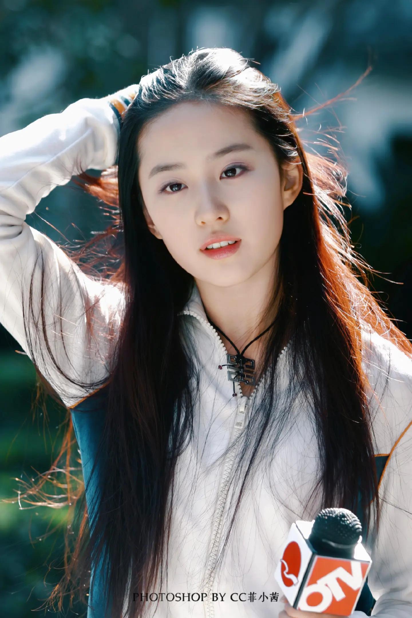 Nhìn Lưu Diệc Phi 25 năm trước đúng là visual 