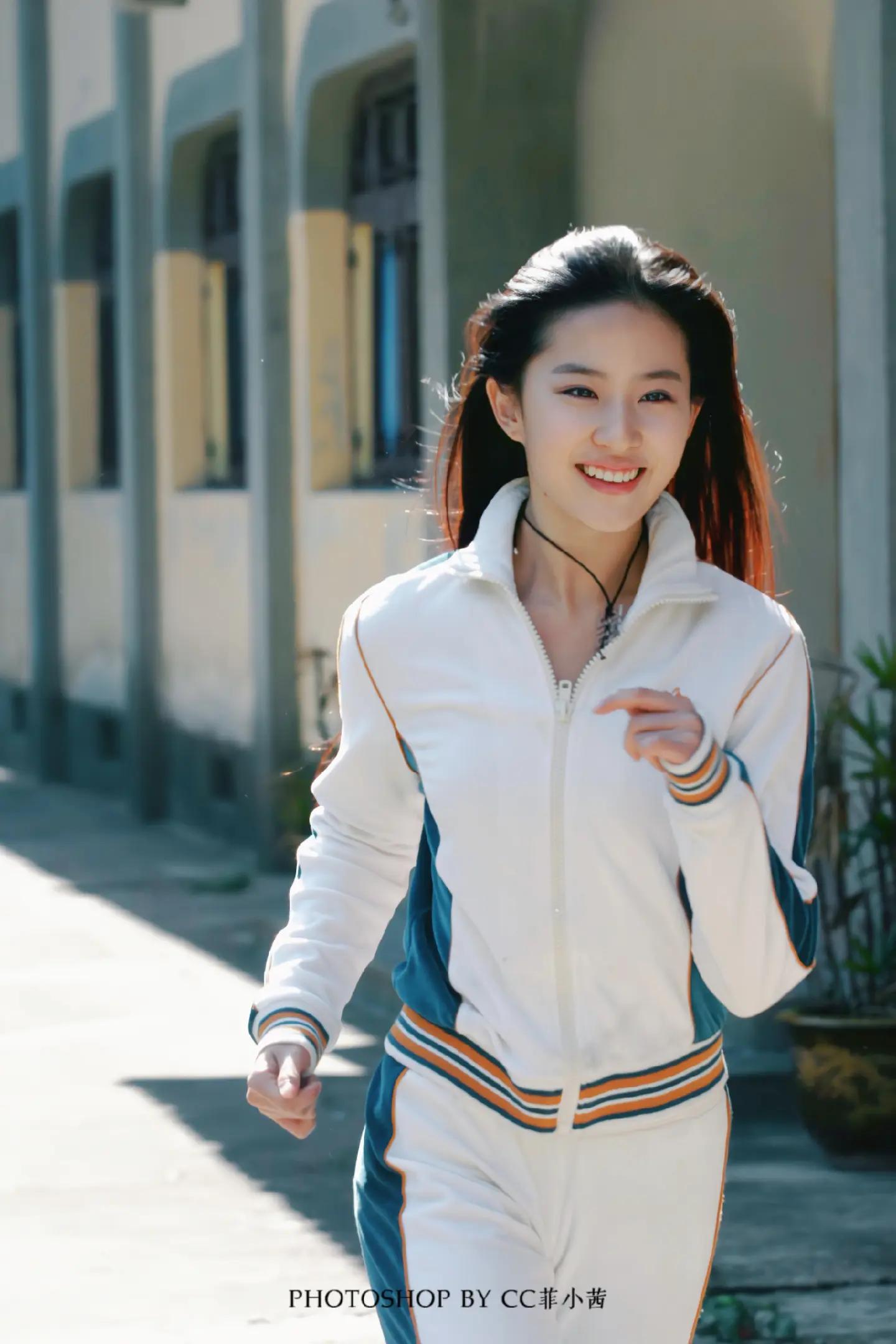 Nhìn Lưu Diệc Phi 25 năm trước đúng là visual 