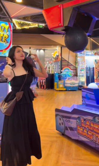 Trực tiếp thị uy sức mạnh, nữ gymer khiến triệu anh em đồng loạt "quay xe"- Ảnh 2.