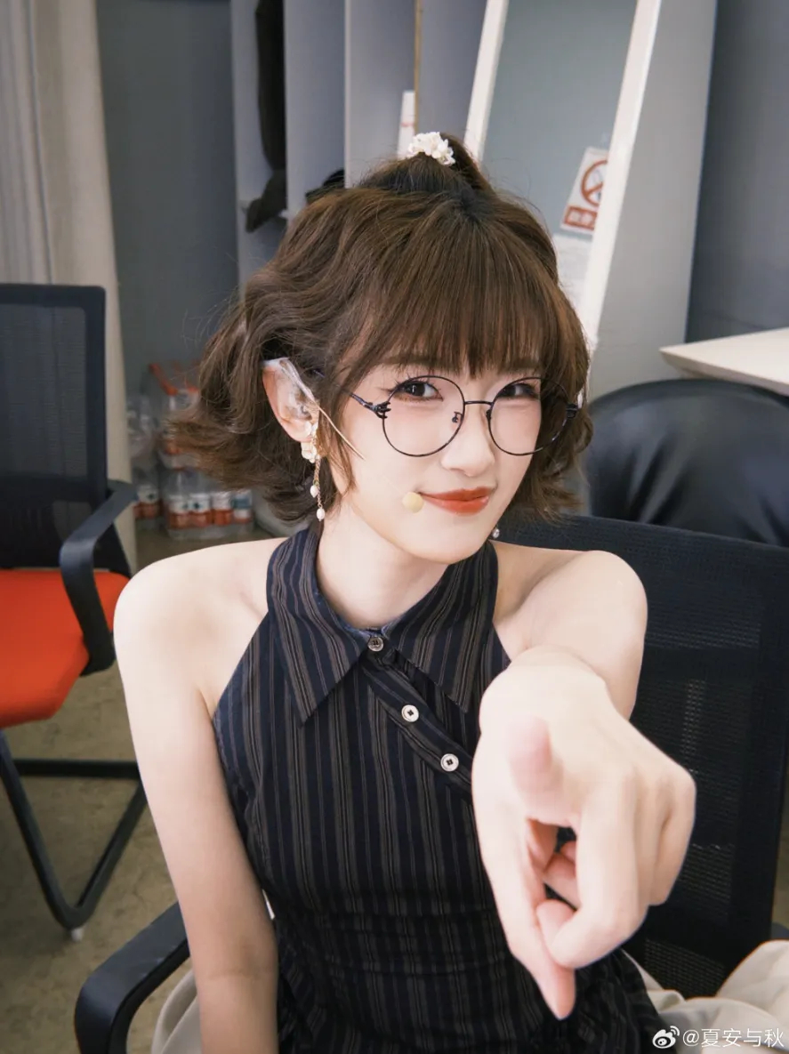 Nữ MC danh tiếng LPL thay đổi ngoại hình khiến fan ngỡ ngàng- Ảnh 5.