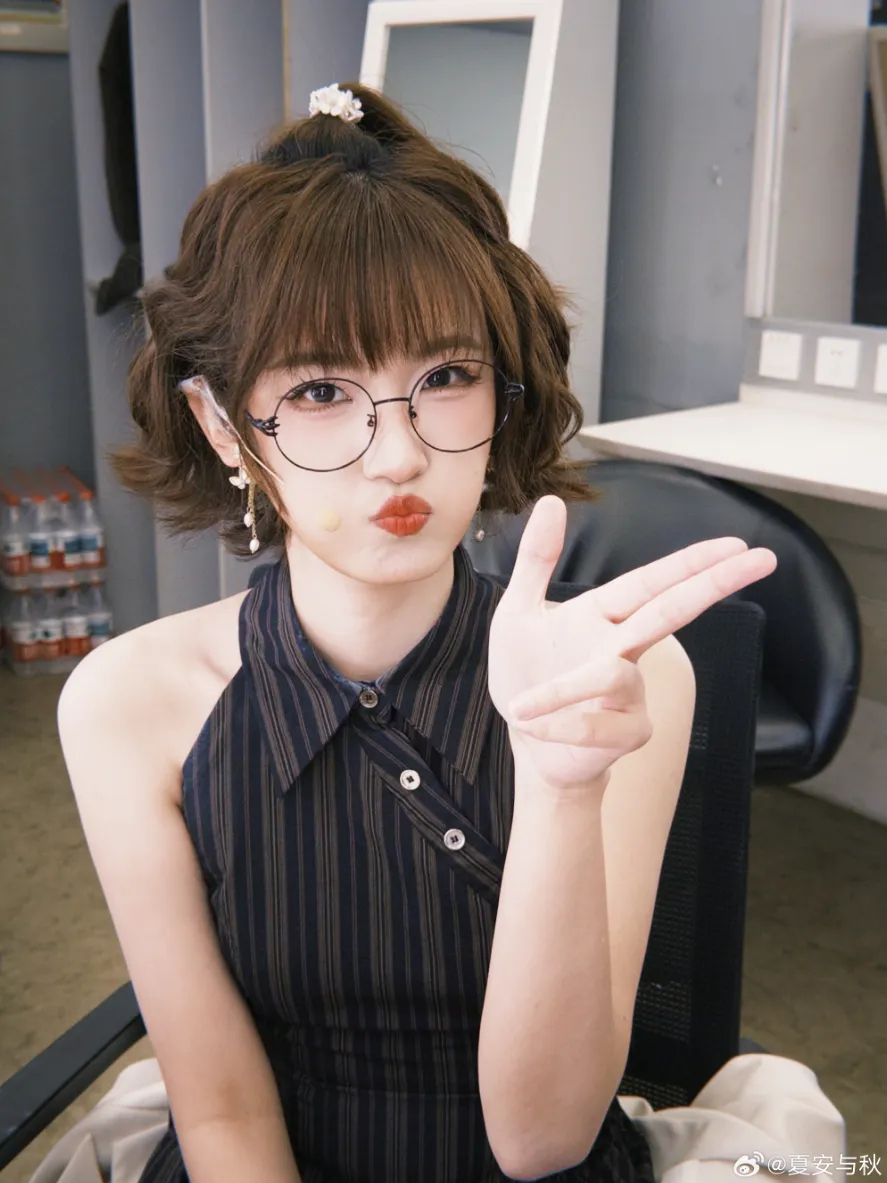 Nữ MC danh tiếng LPL thay đổi ngoại hình khiến fan ngỡ ngàng- Ảnh 3.