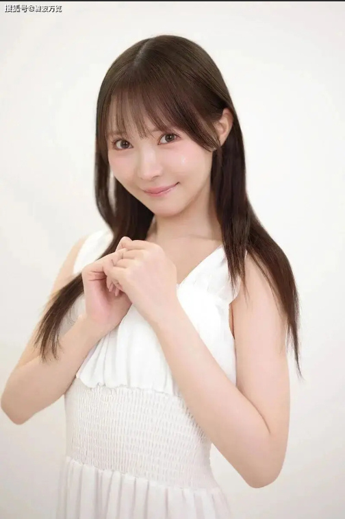 Lại thêm một hot girl tân binh vừa debut, fan bình luận như bước ra từ đồ họa 2D- Ảnh 4.