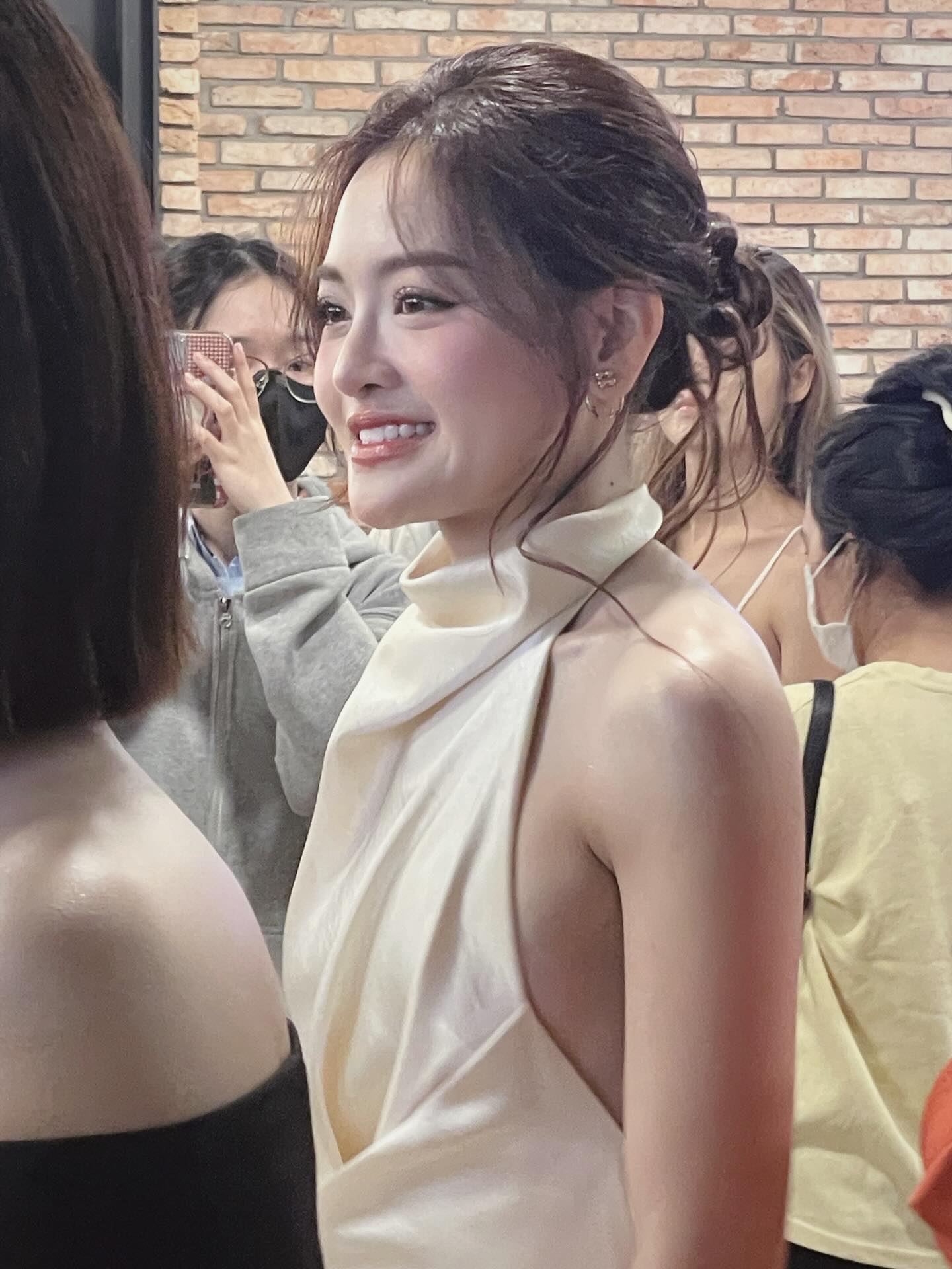 Việt Nam mới có một bóng lưng cực phẩm, lướt qua rất giống nữ chính tài phiệt trong phim ngôn tình- Ảnh 5.