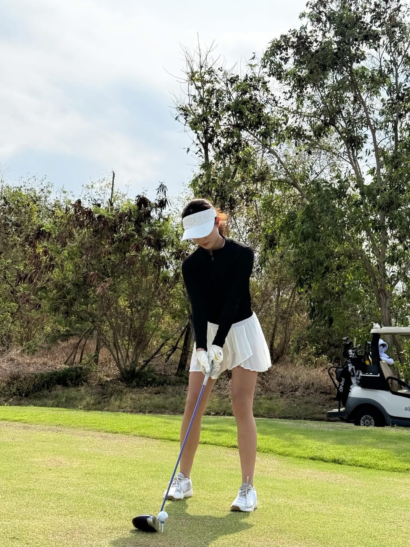 "Bỏ rơi" vợt Pickleball, Nàng Kim đổi "vibe", tuyên bố chi 200 triệu để checkin sân golf- Ảnh 3.