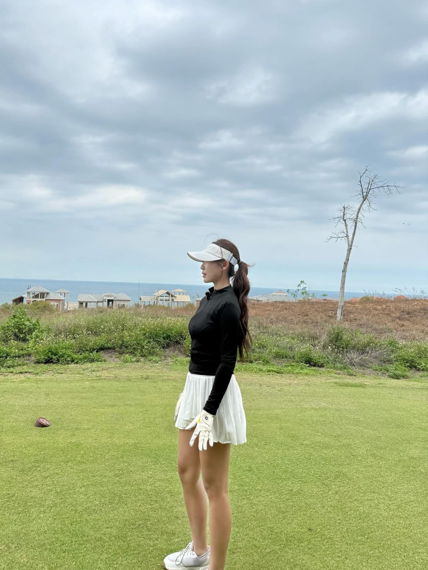 "Bỏ rơi" vợt Pickleball, Nàng Kim đổi "vibe", tuyên bố chi 200 triệu để checkin sân golf- Ảnh 5.