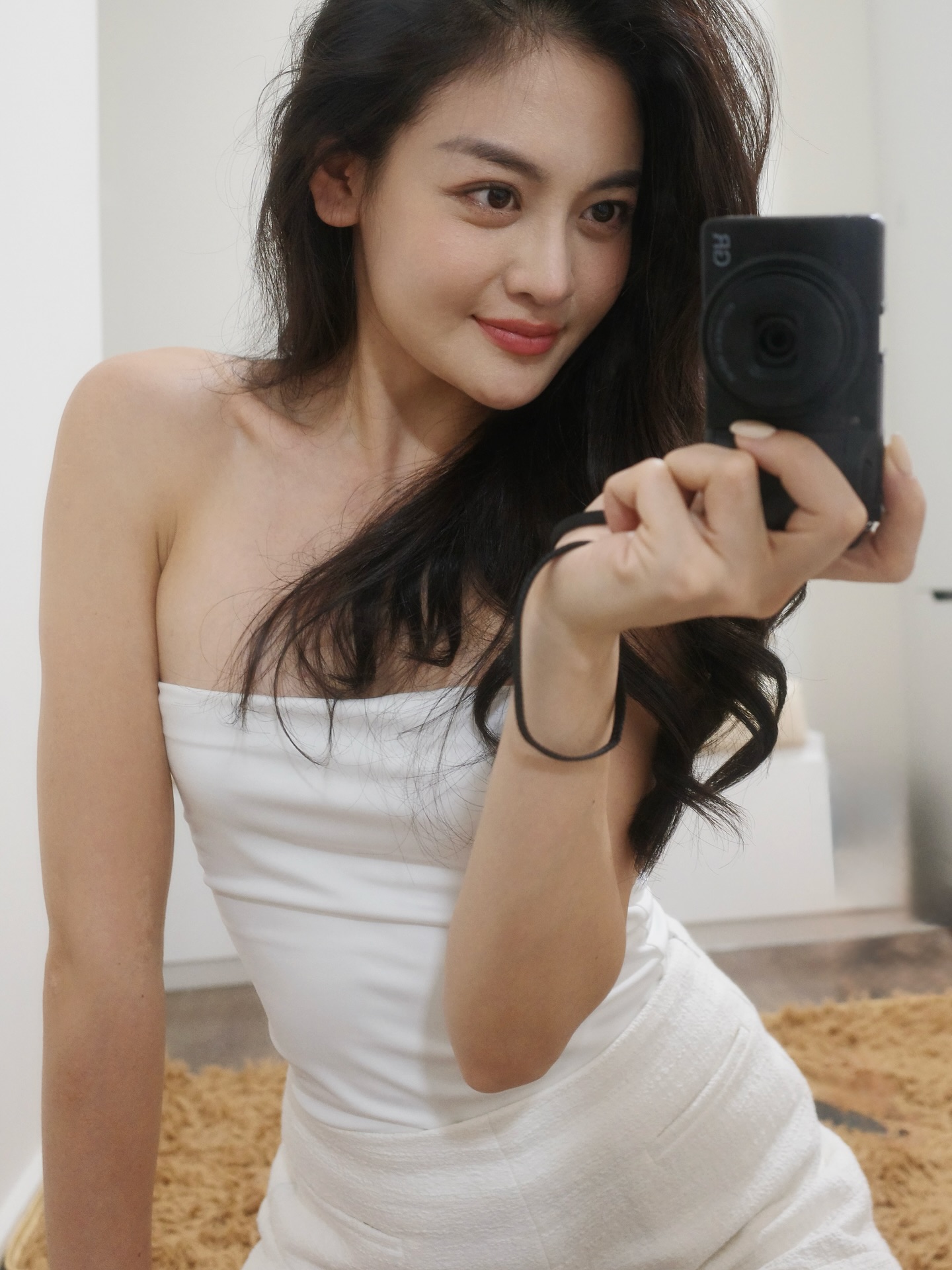 Việt Nam mới có một bóng lưng cực phẩm, lướt qua rất giống nữ chính tài phiệt trong phim ngôn tình- Ảnh 7.