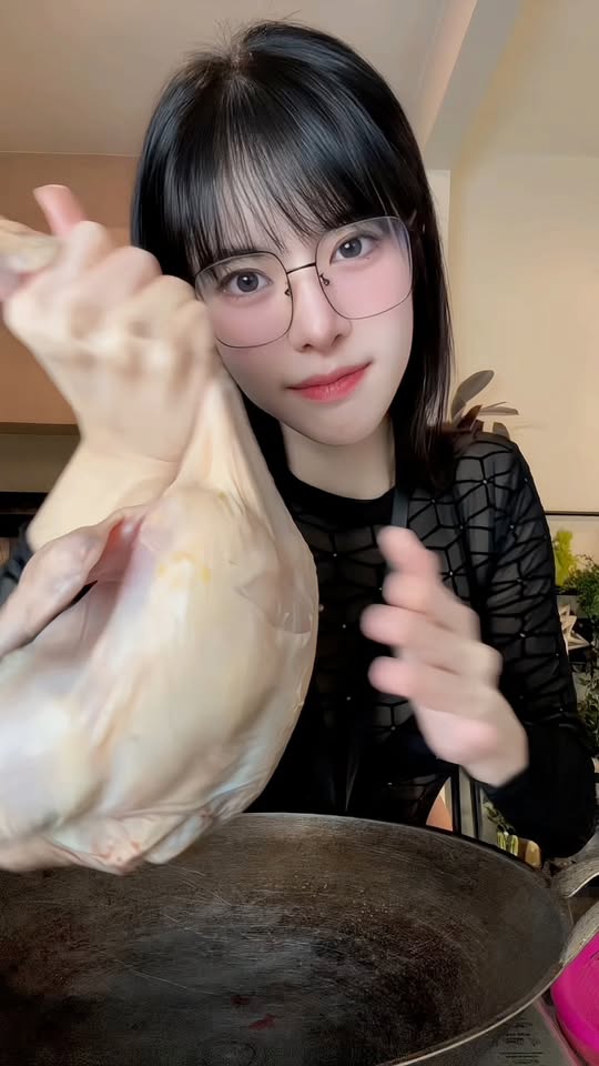 "Đổi gió" vào bếp với hot girl Thái Lan, nâng tầm trend nấu ăn lên một tầm cao mới- Ảnh 2.