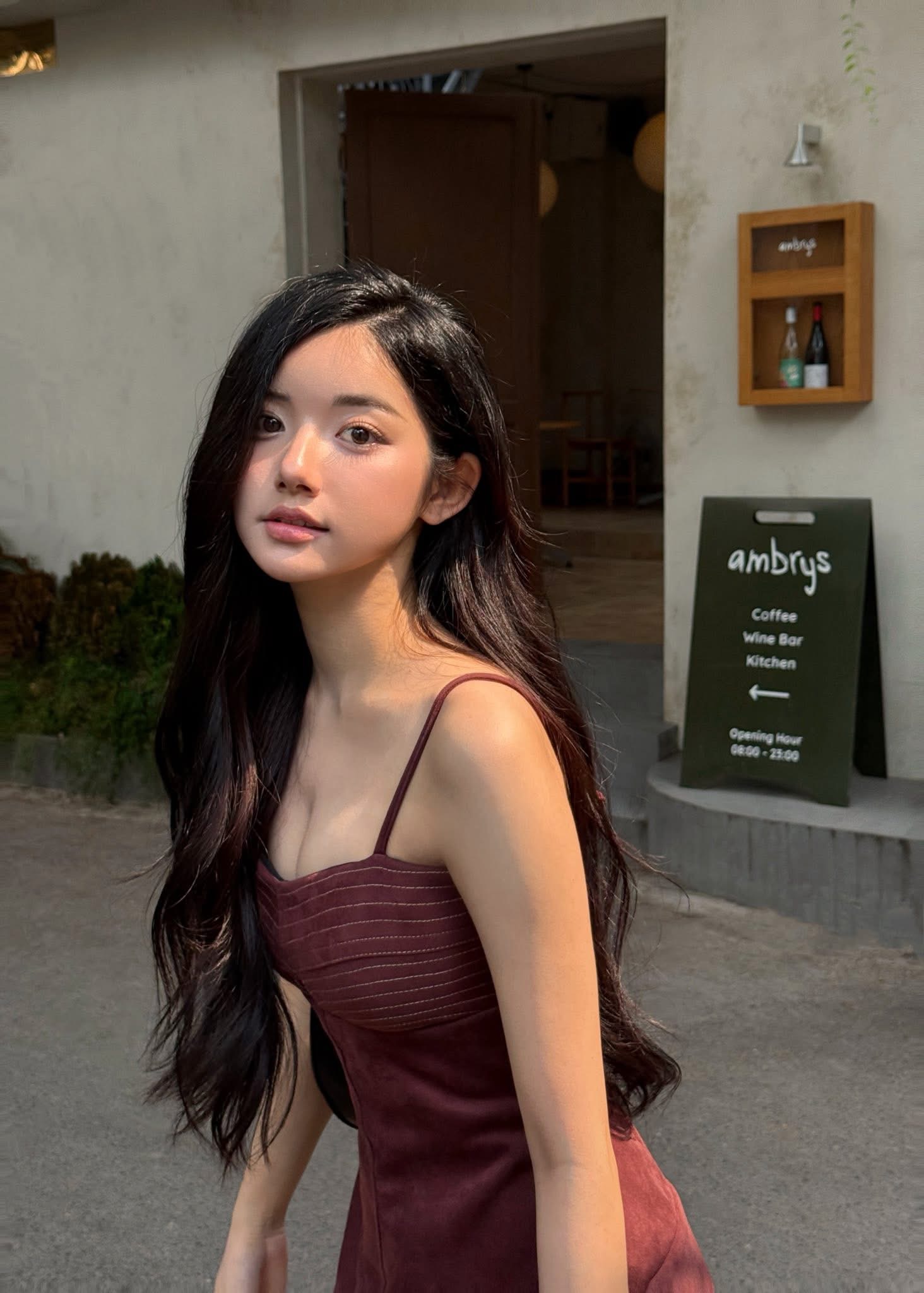 Trầm trồ vóc dáng hotgirl mukbang, ăn thả ga vòng eo vẫn mướt mượt- Ảnh 4.