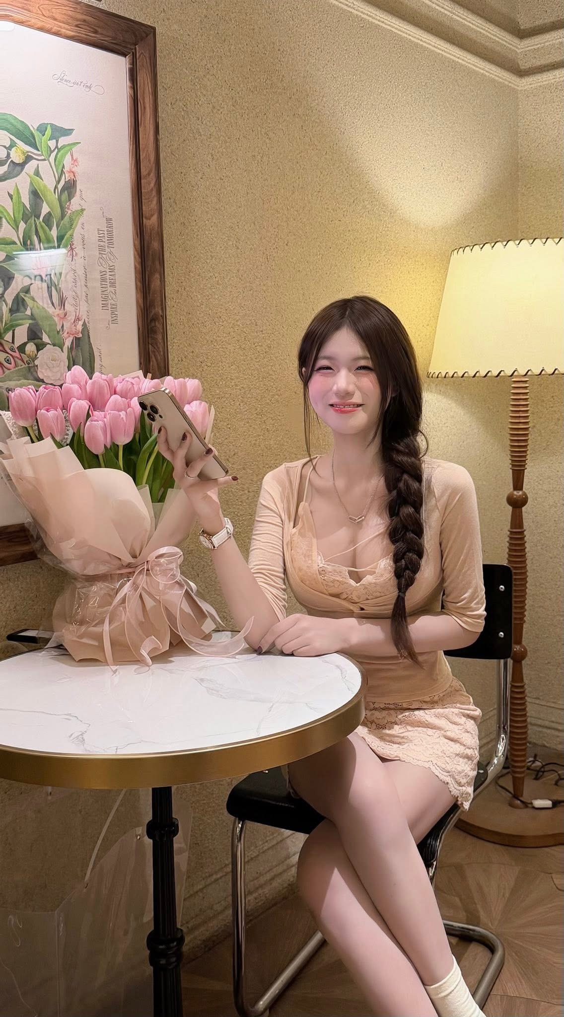 Từng khóc nghẹn vì bị khách trêu, hot girl Mỹ Lệ khiến dân mạng "u mê" với visual chuẩn tỷ tỷ xứ Trung- Ảnh 4.