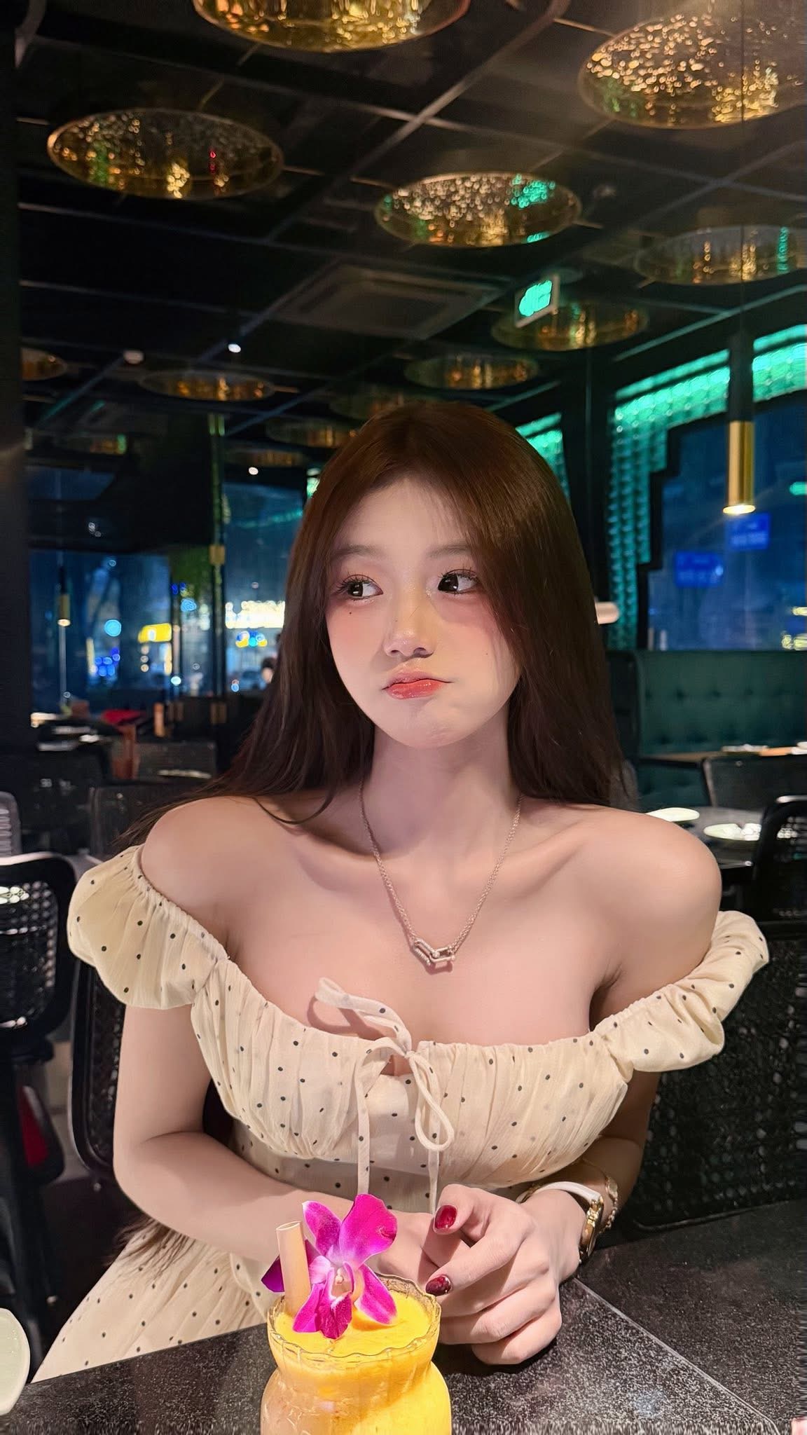 Từng khóc nghẹn vì bị khách trêu, hot girl Mỹ Lệ khiến dân mạng "u mê" với visual chuẩn tỷ tỷ xứ Trung- Ảnh 6.