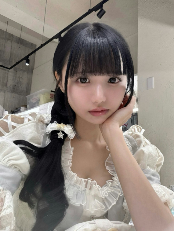 Bị fan quấy rối, áp lực tinh thần, hot girl xinh đẹp hoảng loạn, bất an tột độ- Ảnh 1.