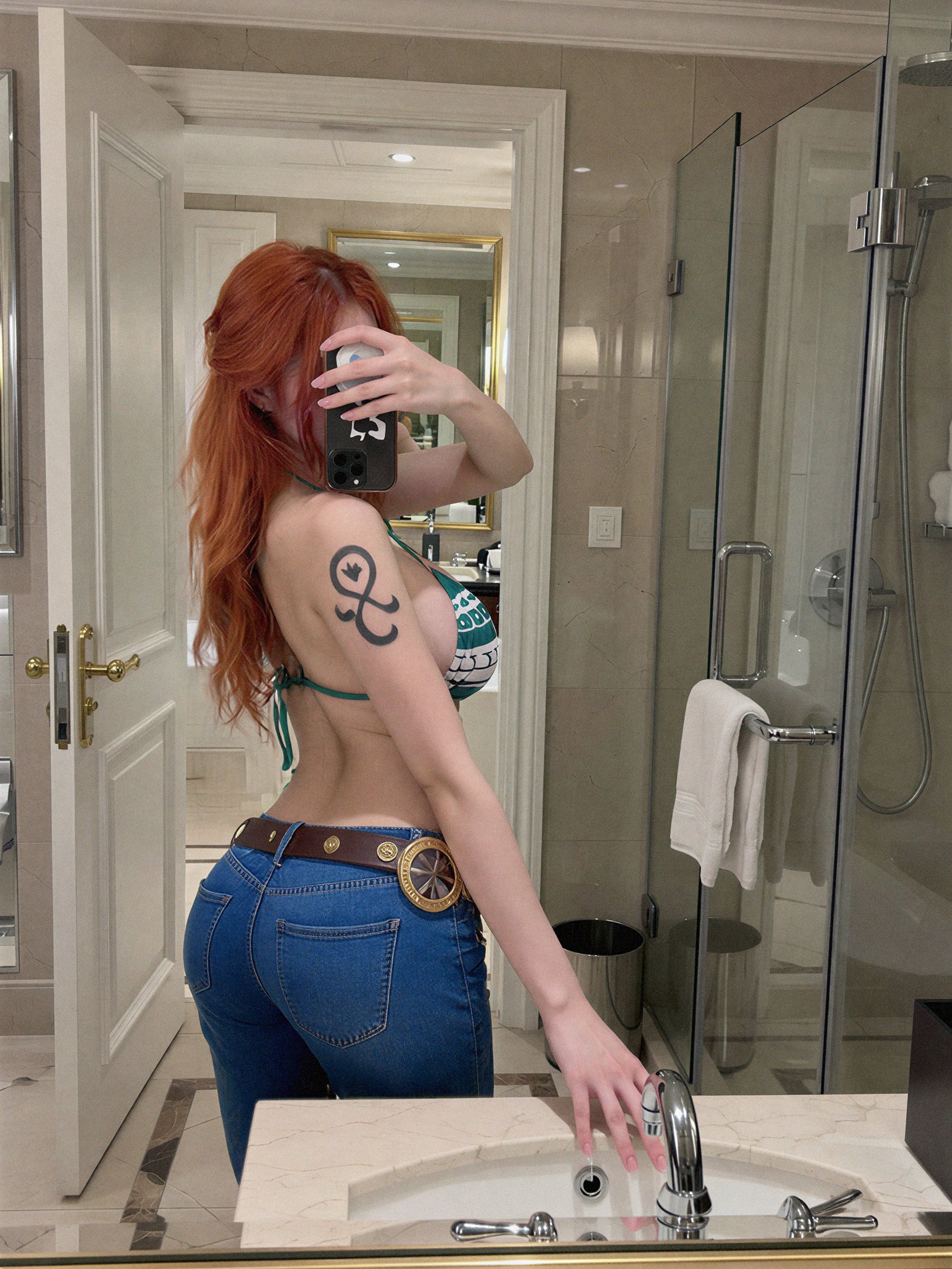 One Piece: Hoa tiêu Nami phiên bản người thật gây bão với vóc dáng cực phẩm- Ảnh 6.