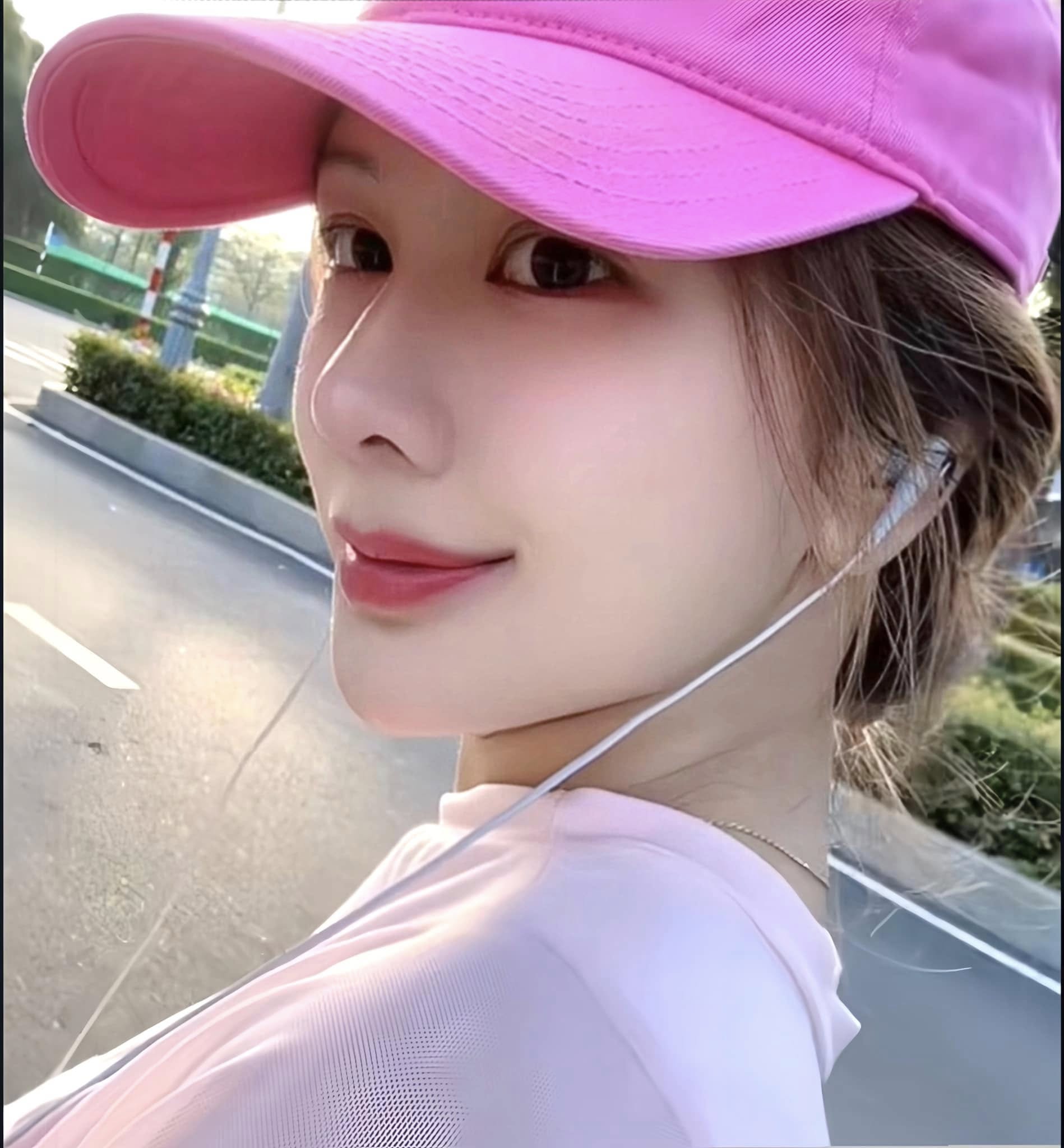 "Người yêu Johnny Trí Nguyễn": Kém nam diễn viên 24 tuổi, được báo Trung ca ngợi là nữ thần- Ảnh 10.