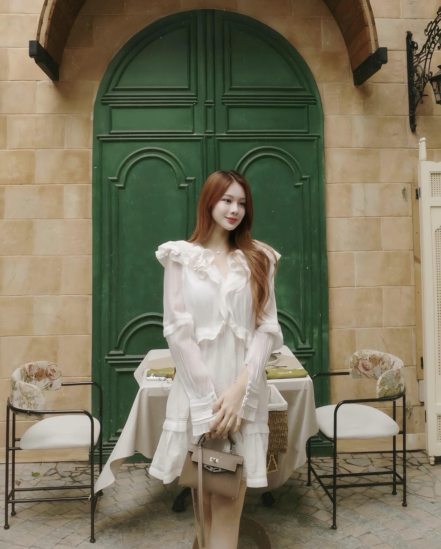 "Người yêu Johnny Trí Nguyễn": Kém nam diễn viên 24 tuổi, được báo Trung ca ngợi là nữ thần- Ảnh 8.